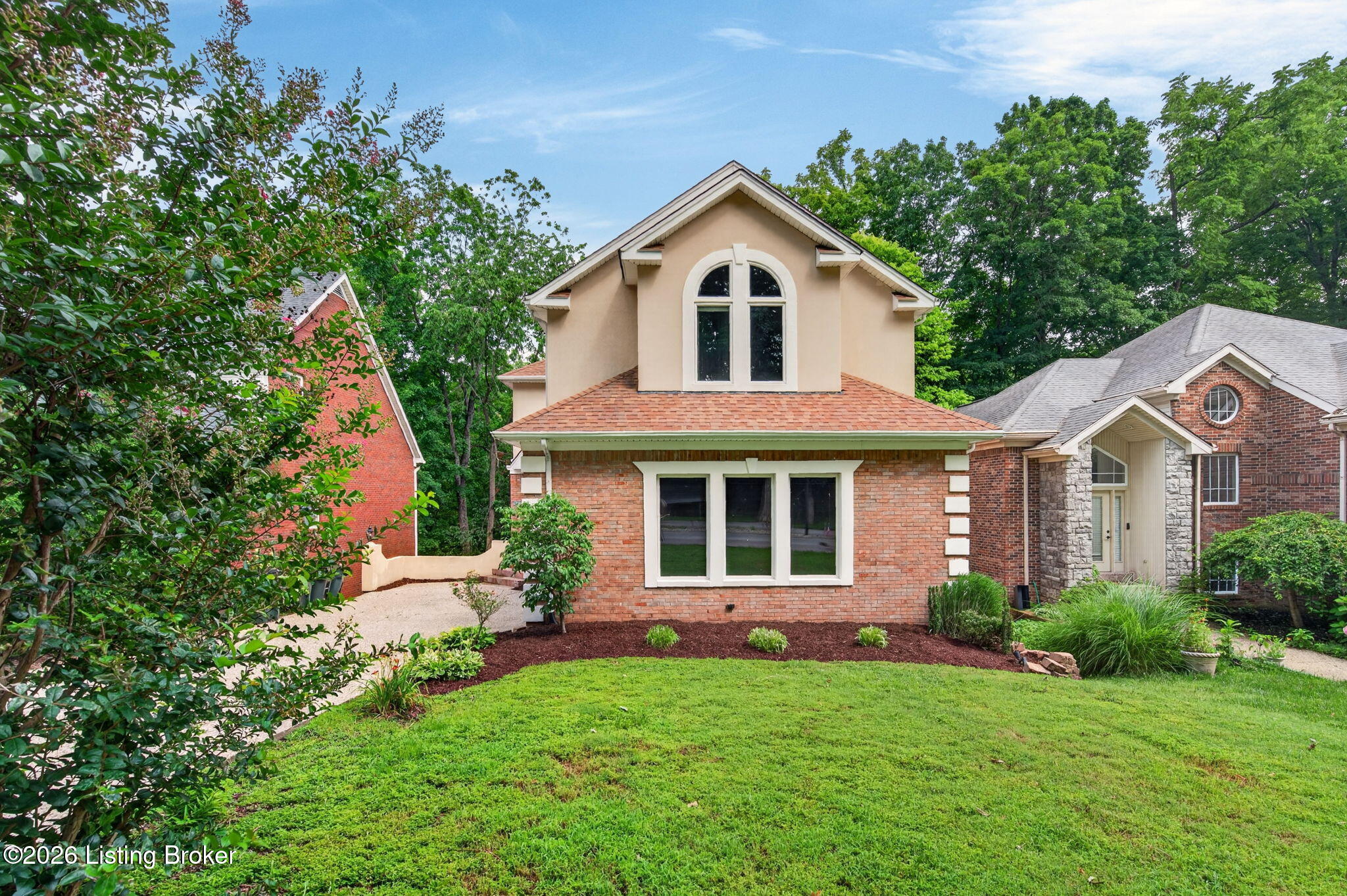 8800 Wooded Trail Ct Property Photo 3