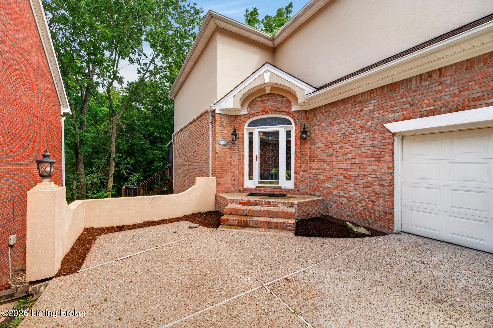 8800 Wooded Trail Ct Property Photo 4