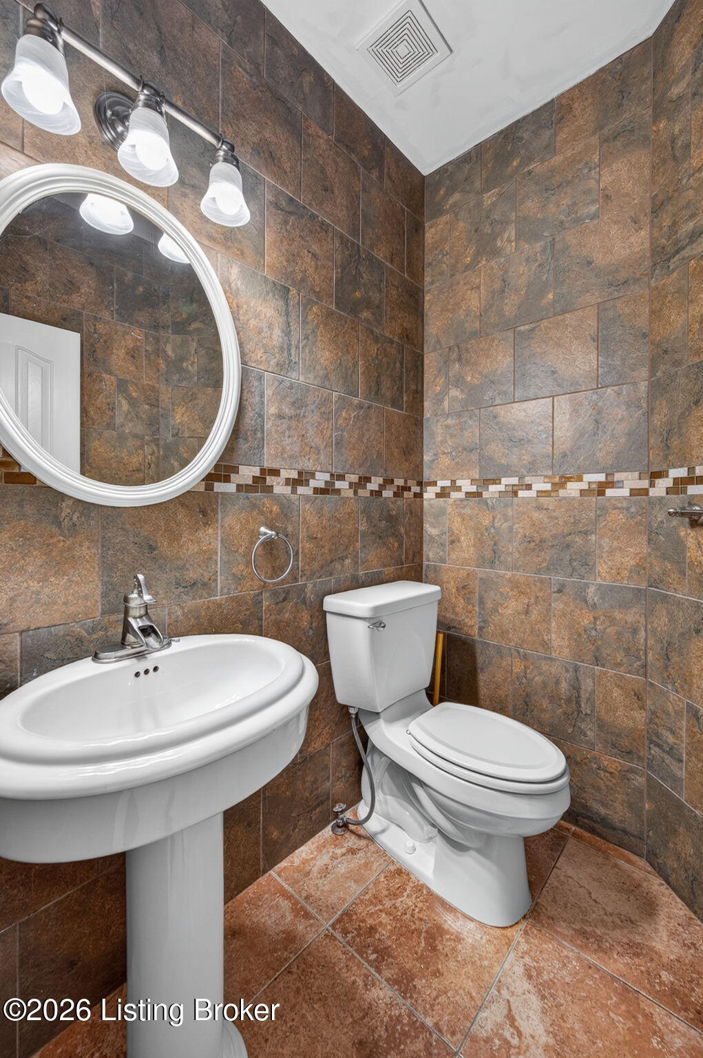 8800 Wooded Trail Ct Property Photo 17
