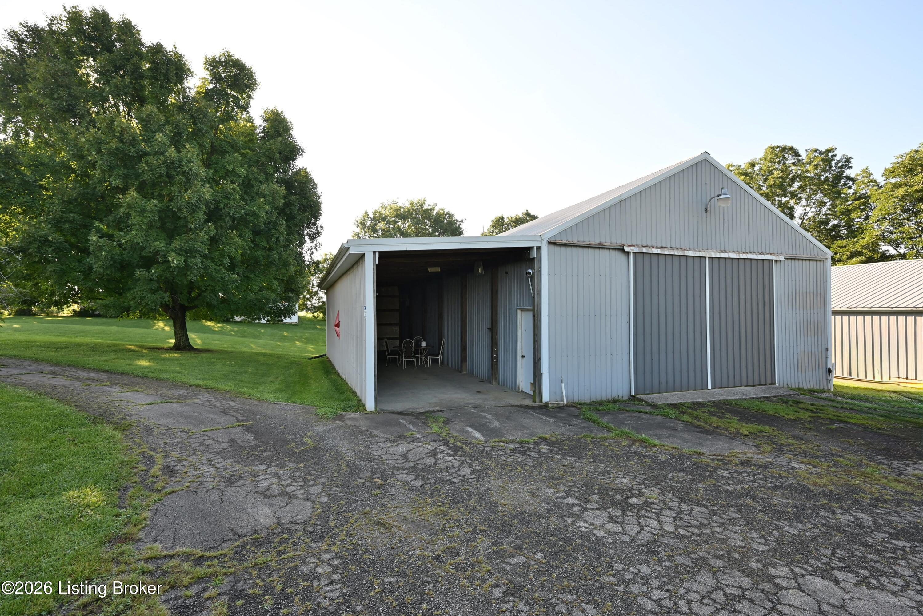 290 Hochstrasser Rd Property Photo 18