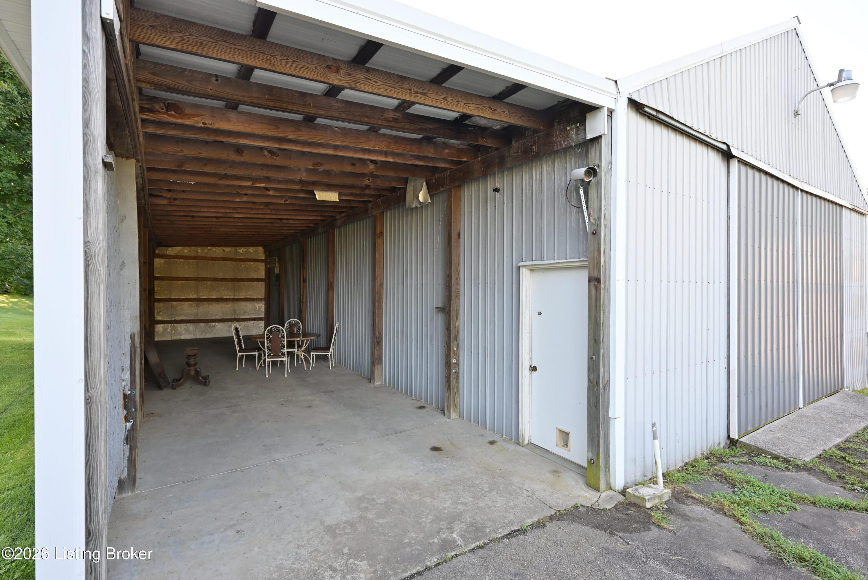 290 Hochstrasser Rd Property Photo 19