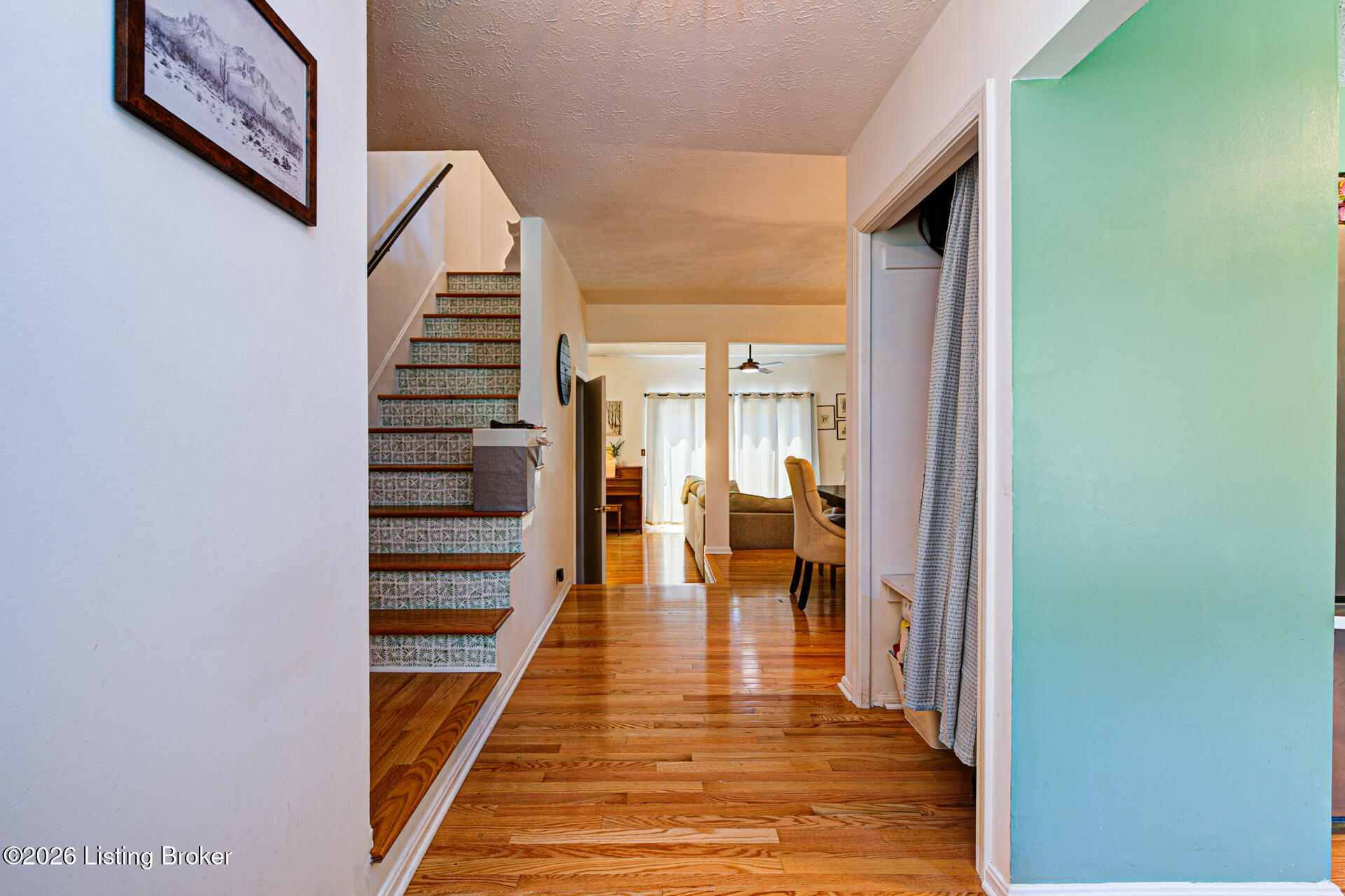 1214 Inverary Ct Property Photo 3
