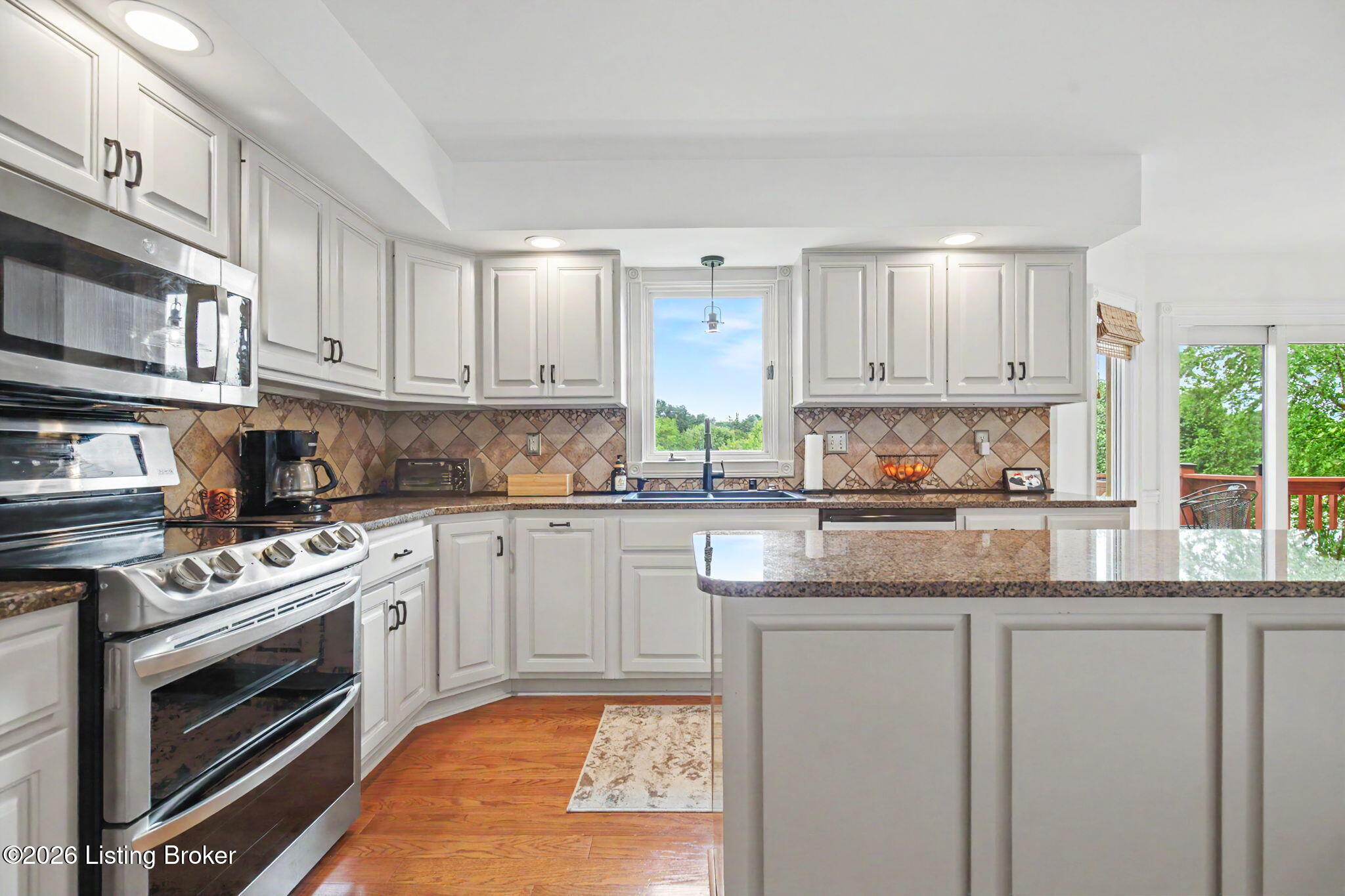 1600 Saratoga Trace Property Photo 8