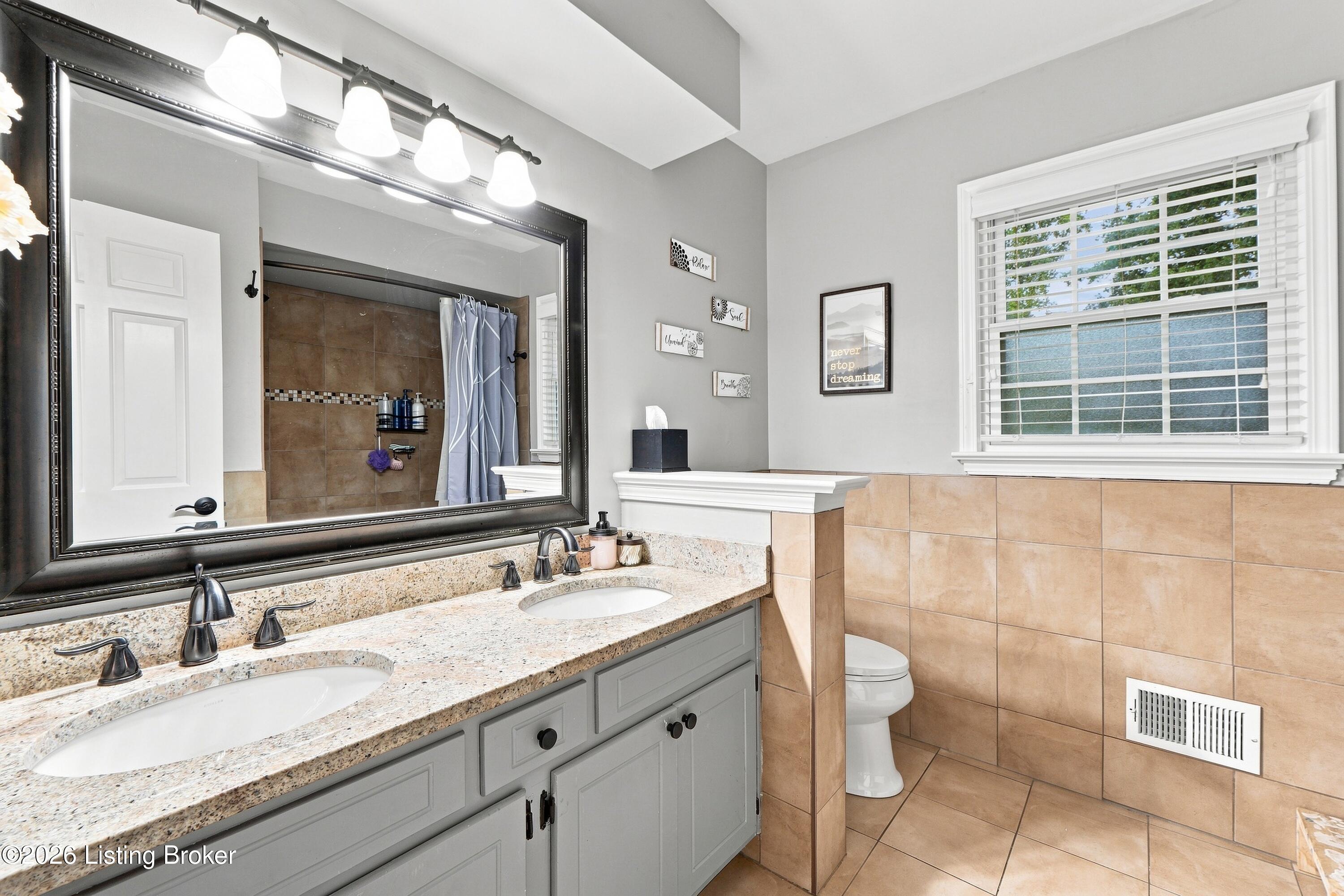 7216 Shefford Ln Property Photo 44