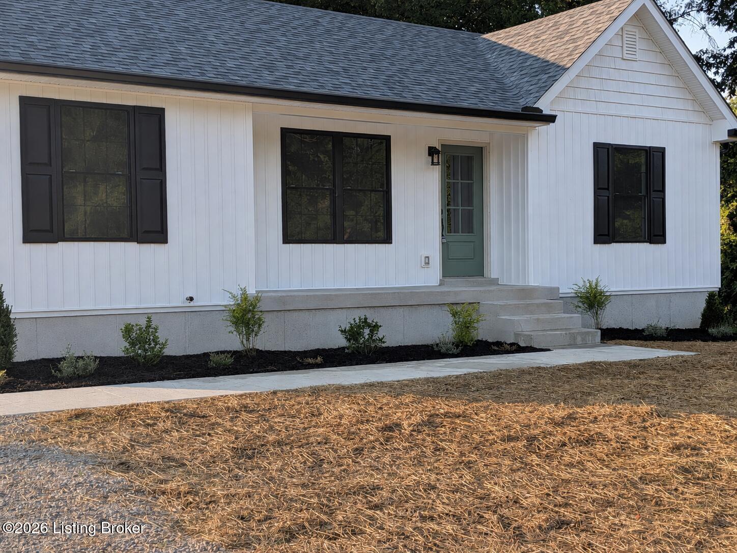 160 Harley Dr Property Photo 4