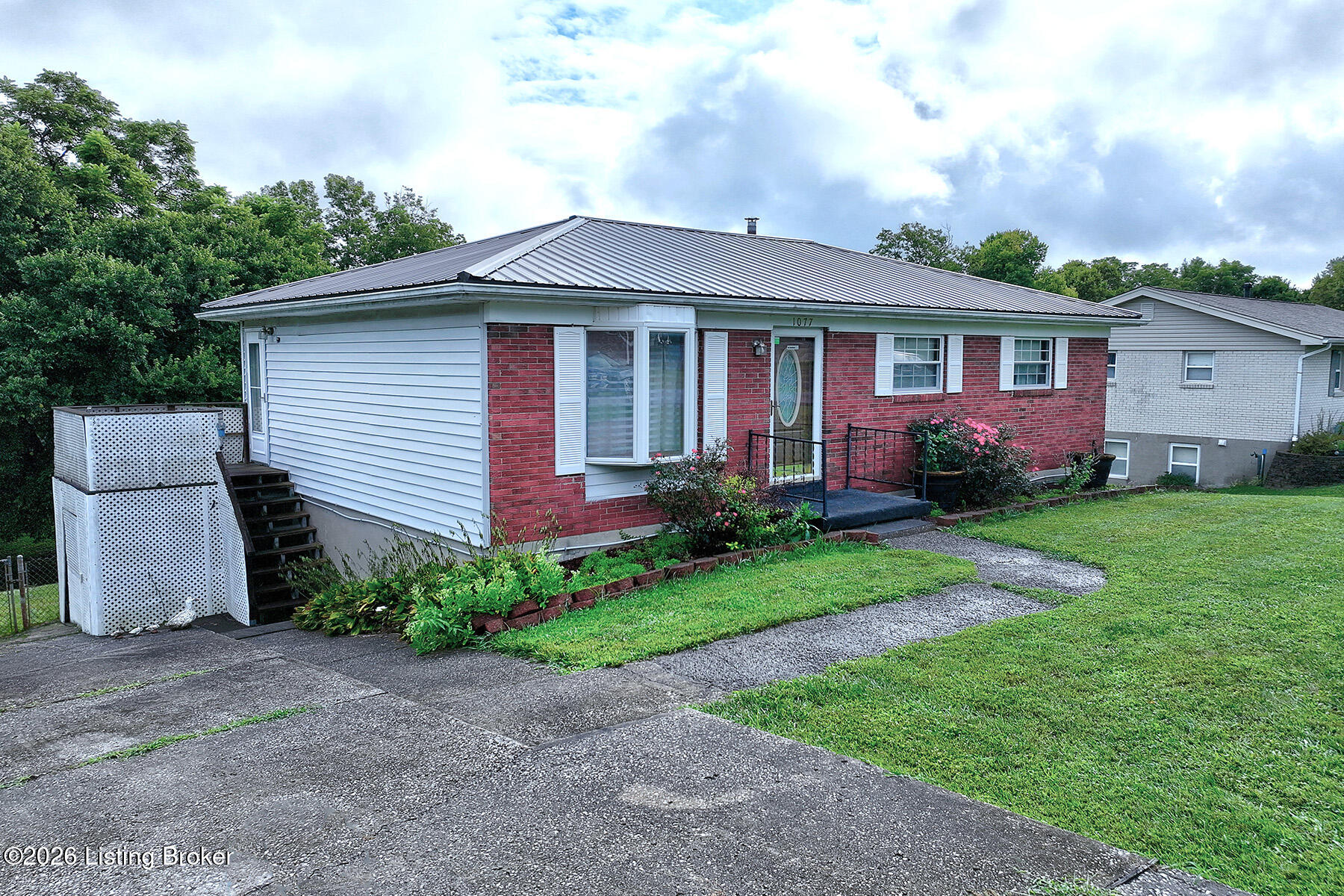 1077 Dotland Cir Property Photo 2