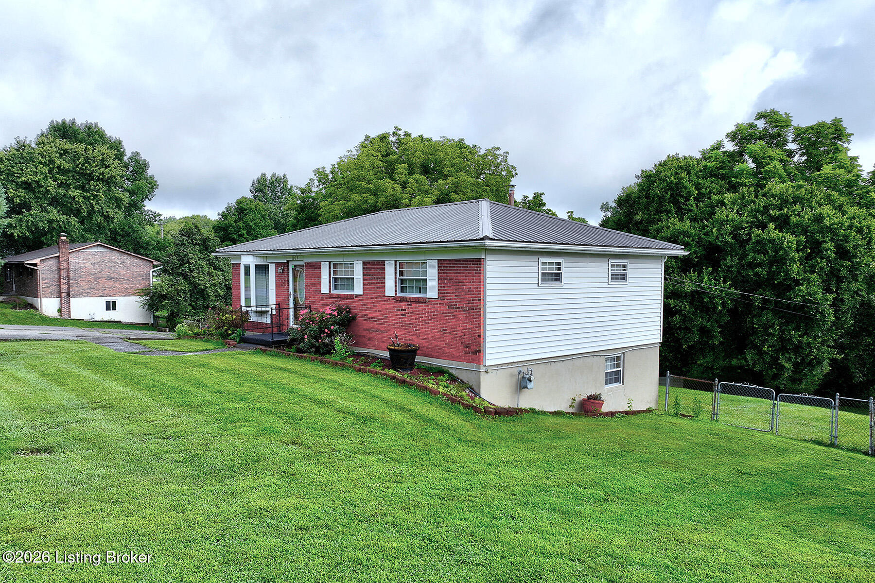 1077 Dotland Cir Property Photo 3