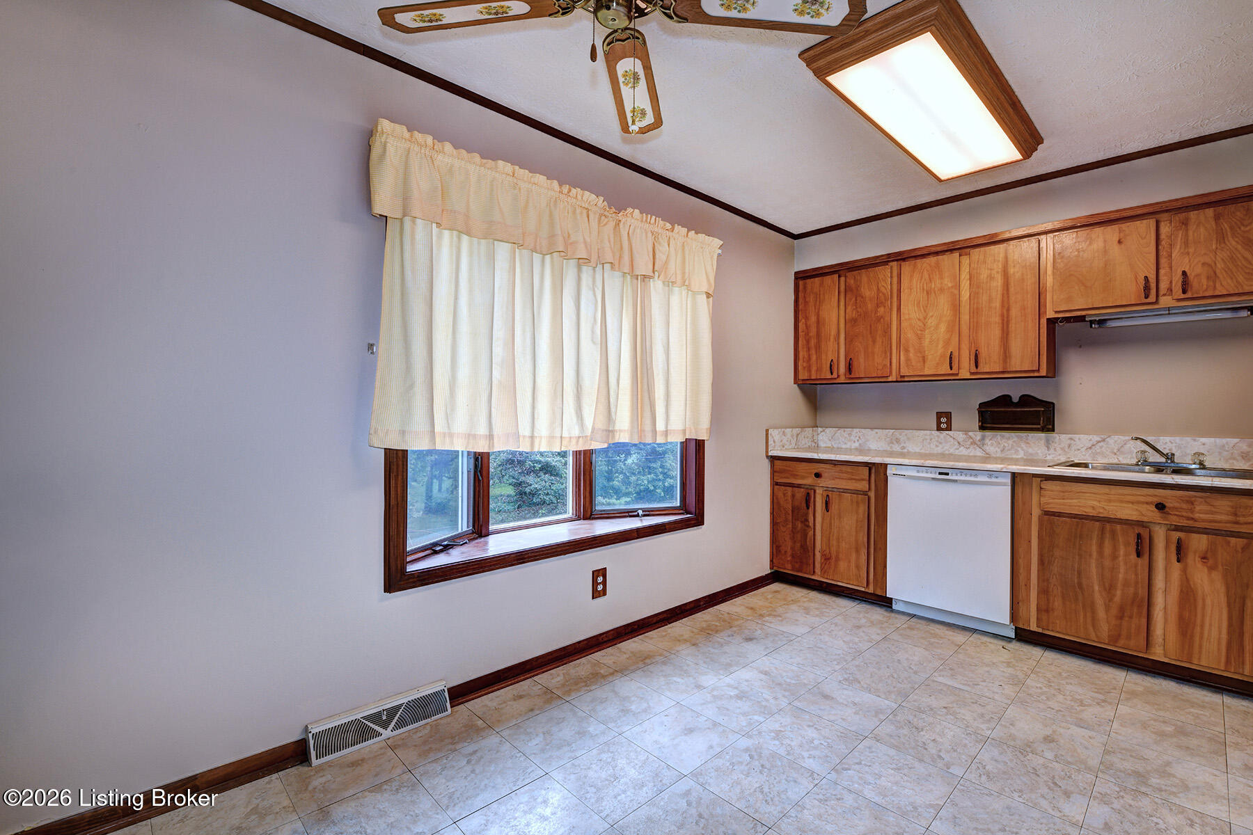 1077 Dotland Cir Property Photo 10