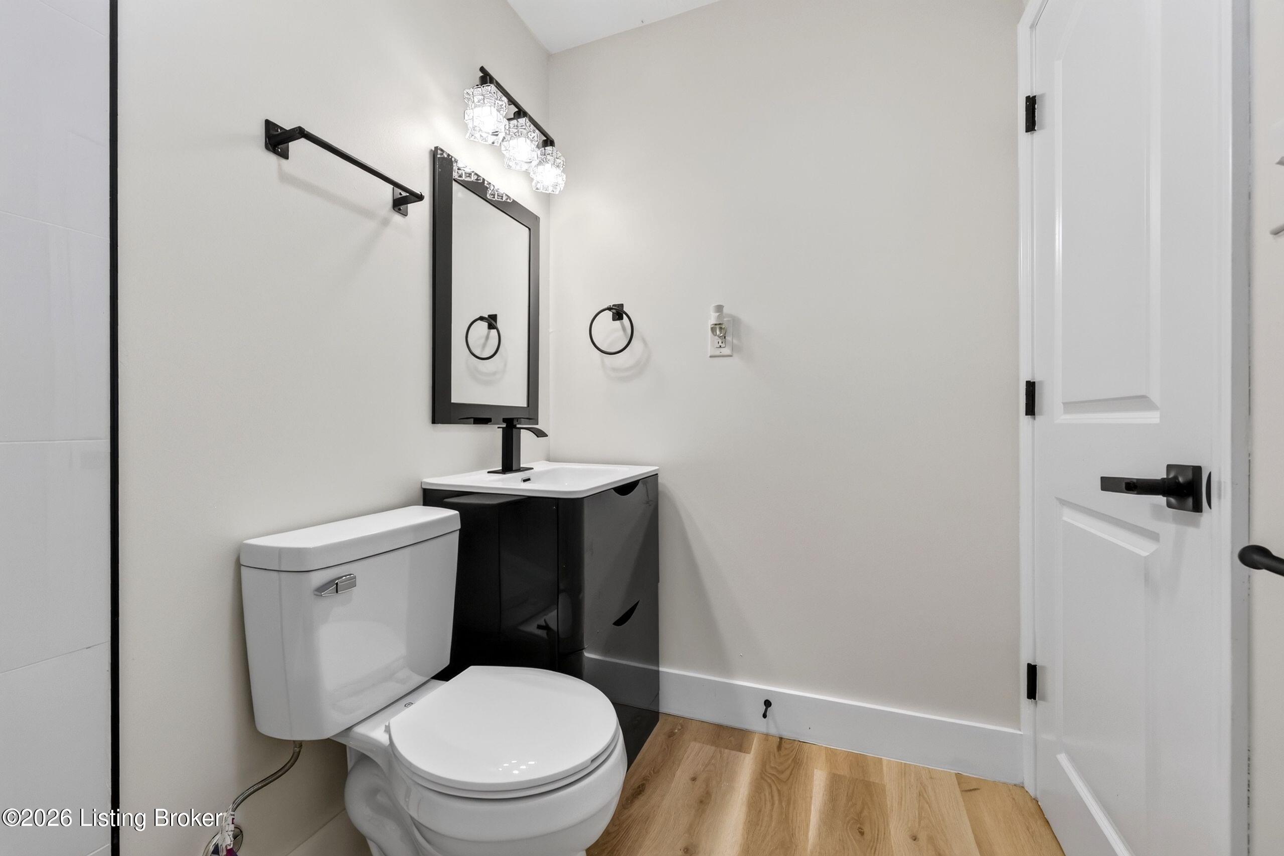 9810 East Ave Property Photo 17