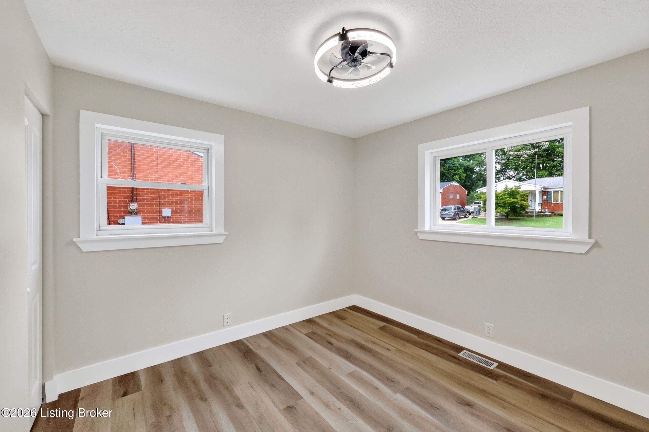 9810 East Ave Property Photo 20