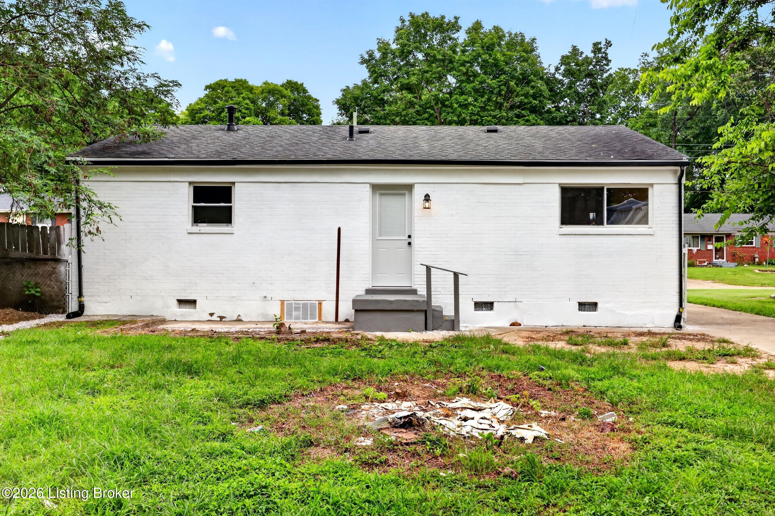 9810 East Ave Property Photo 27