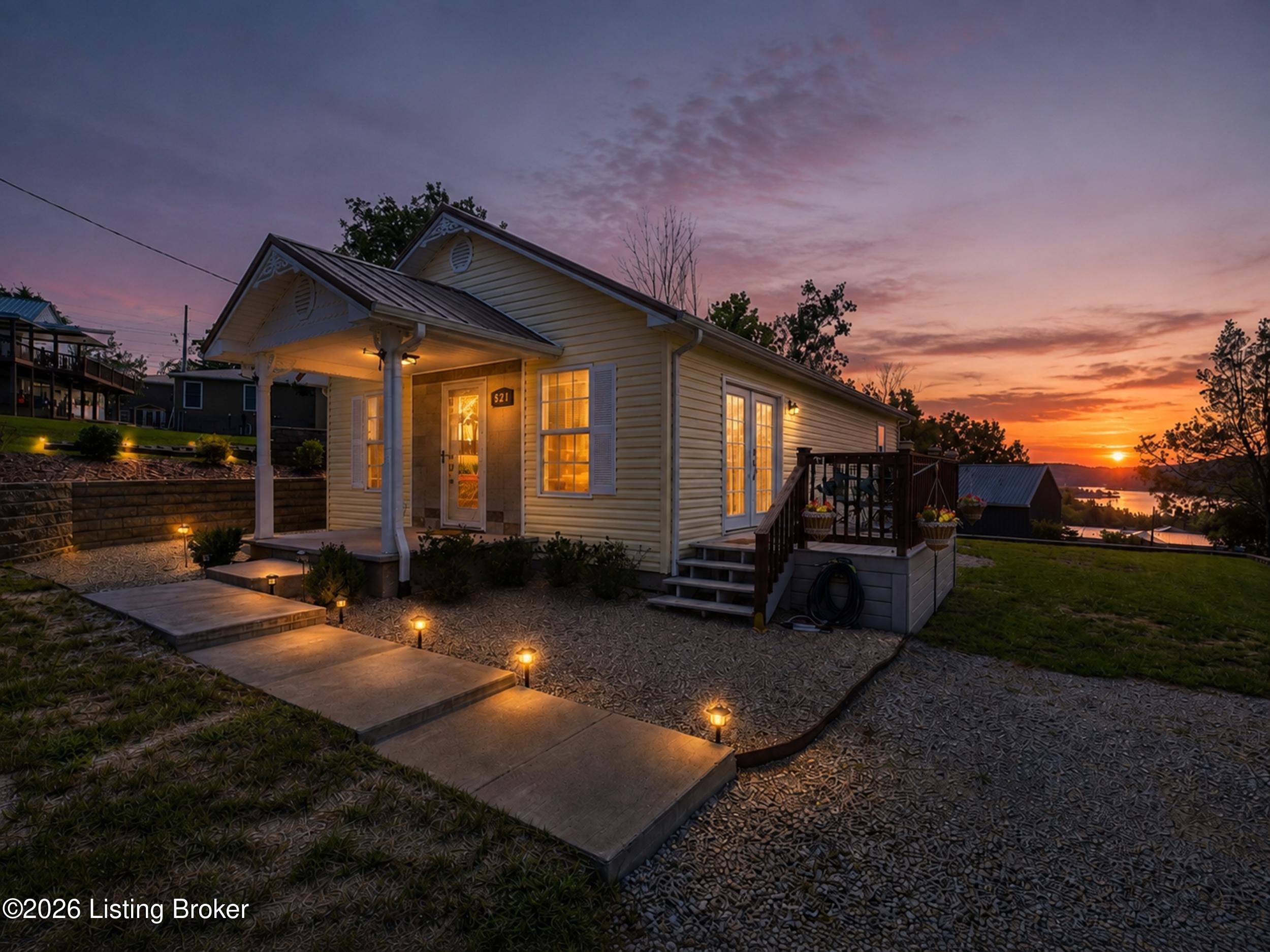 827 Lakeview Cir Property Photo 1