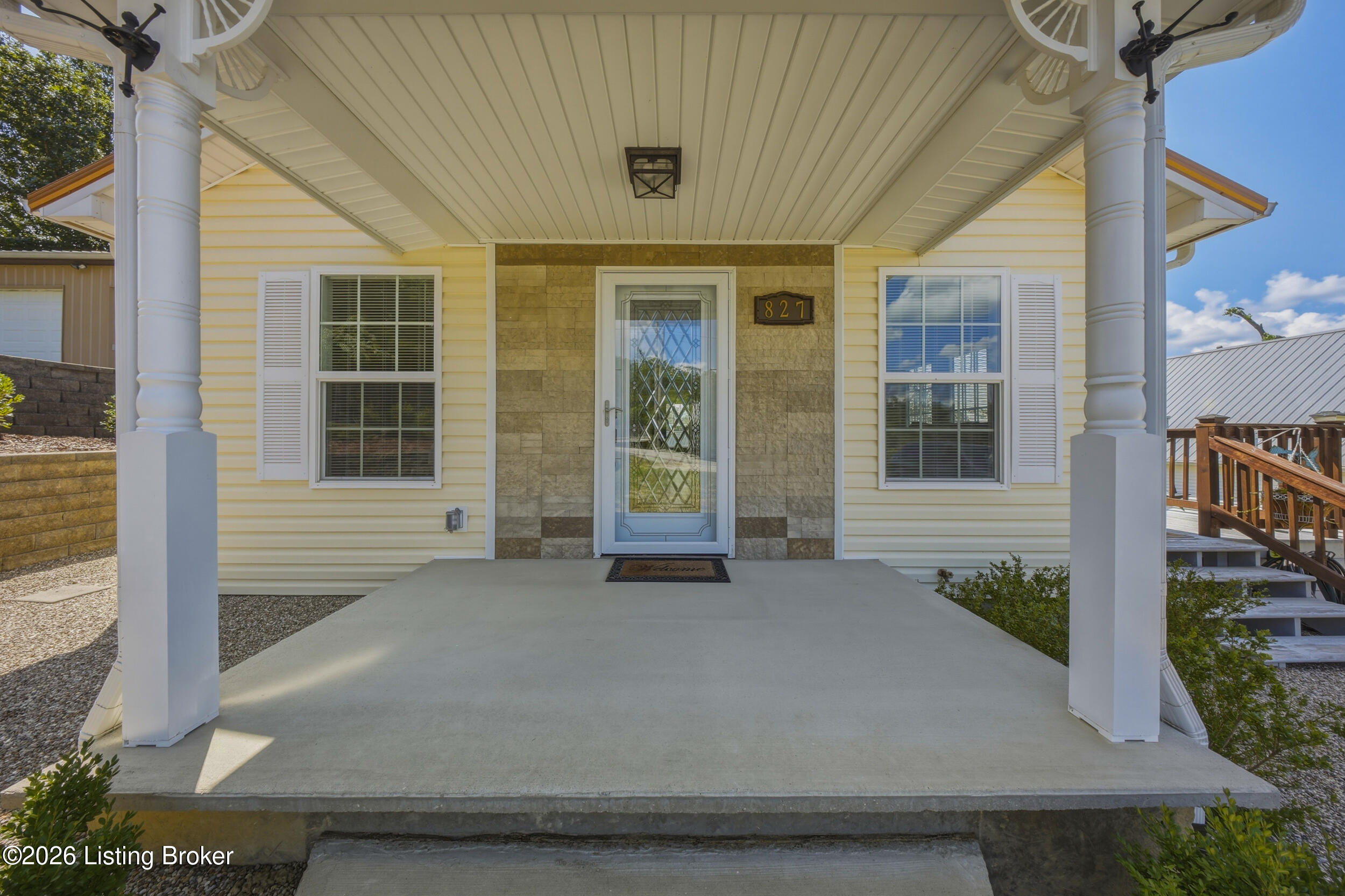827 Lakeview Cir Property Photo 4