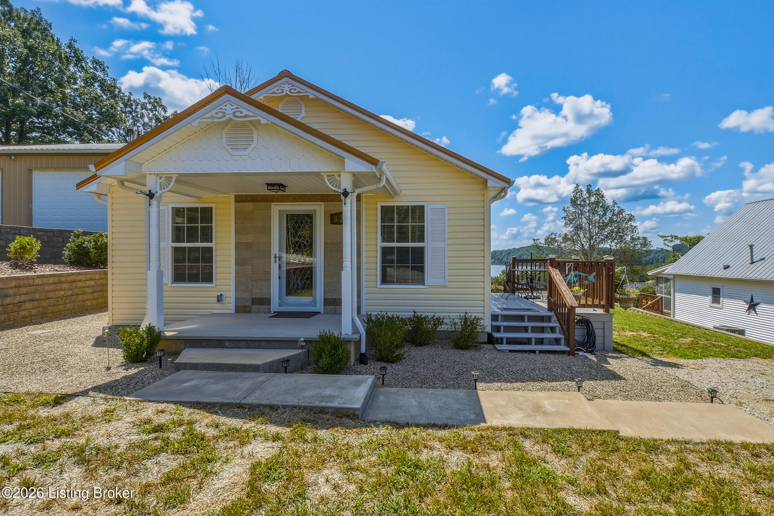 827 Lakeview Cir Property Photo 5