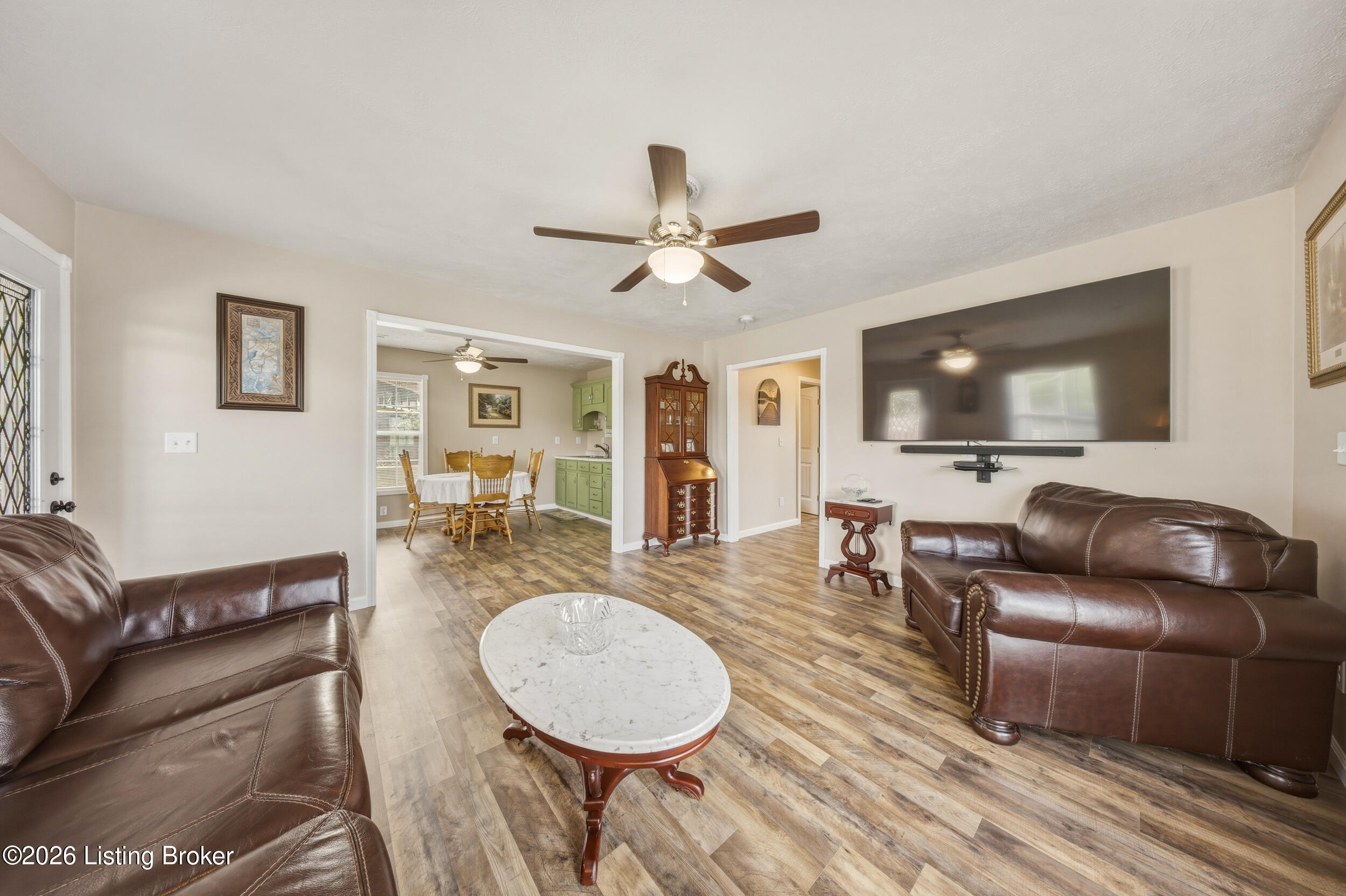 827 Lakeview Cir Property Photo 7