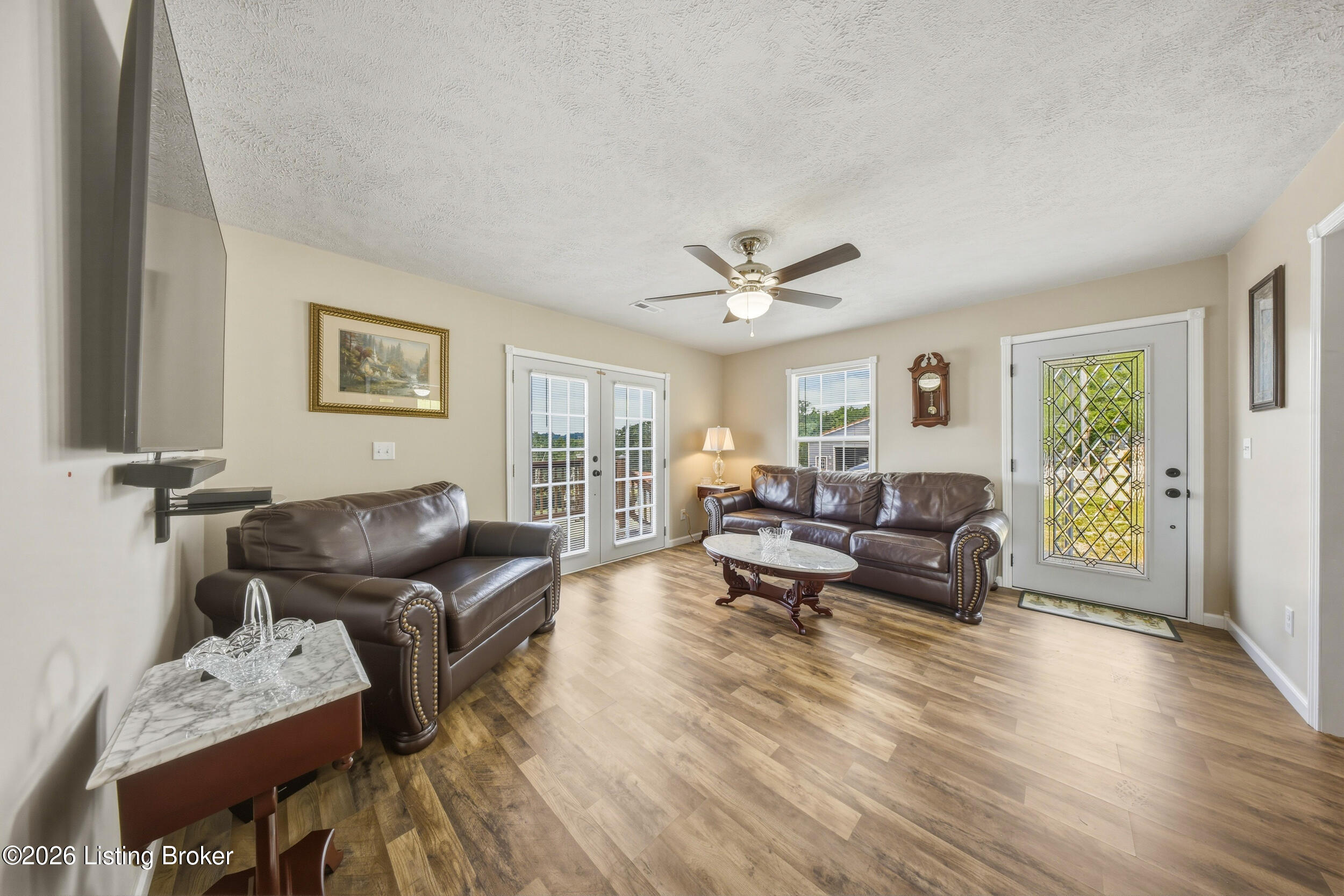 827 Lakeview Cir Property Photo 8