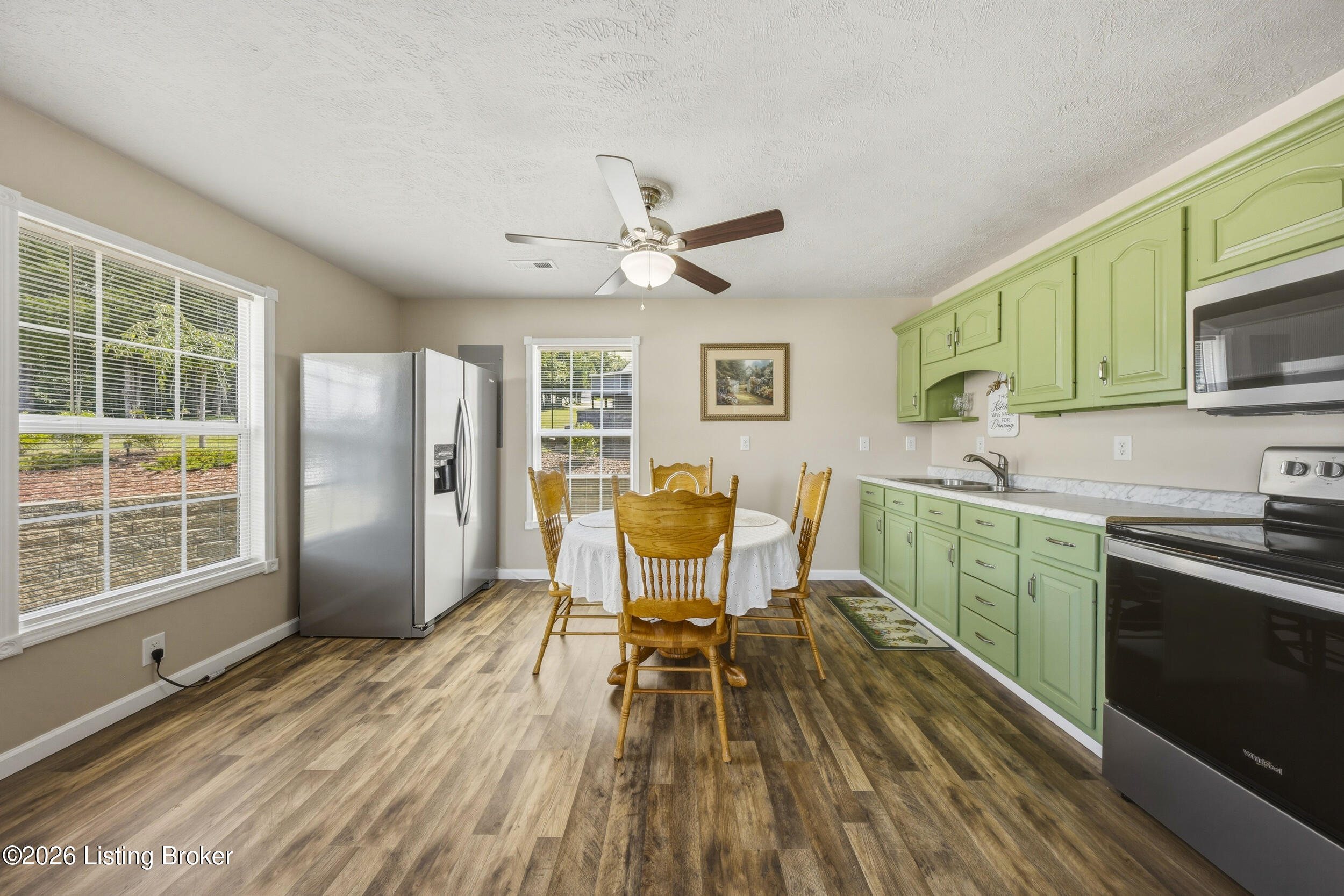 827 Lakeview Cir Property Photo 9