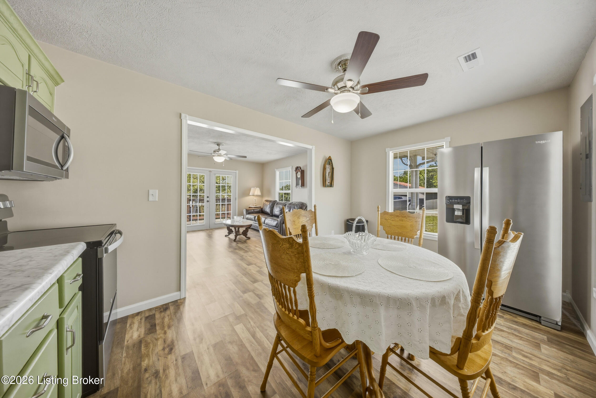 827 Lakeview Cir Property Photo 12
