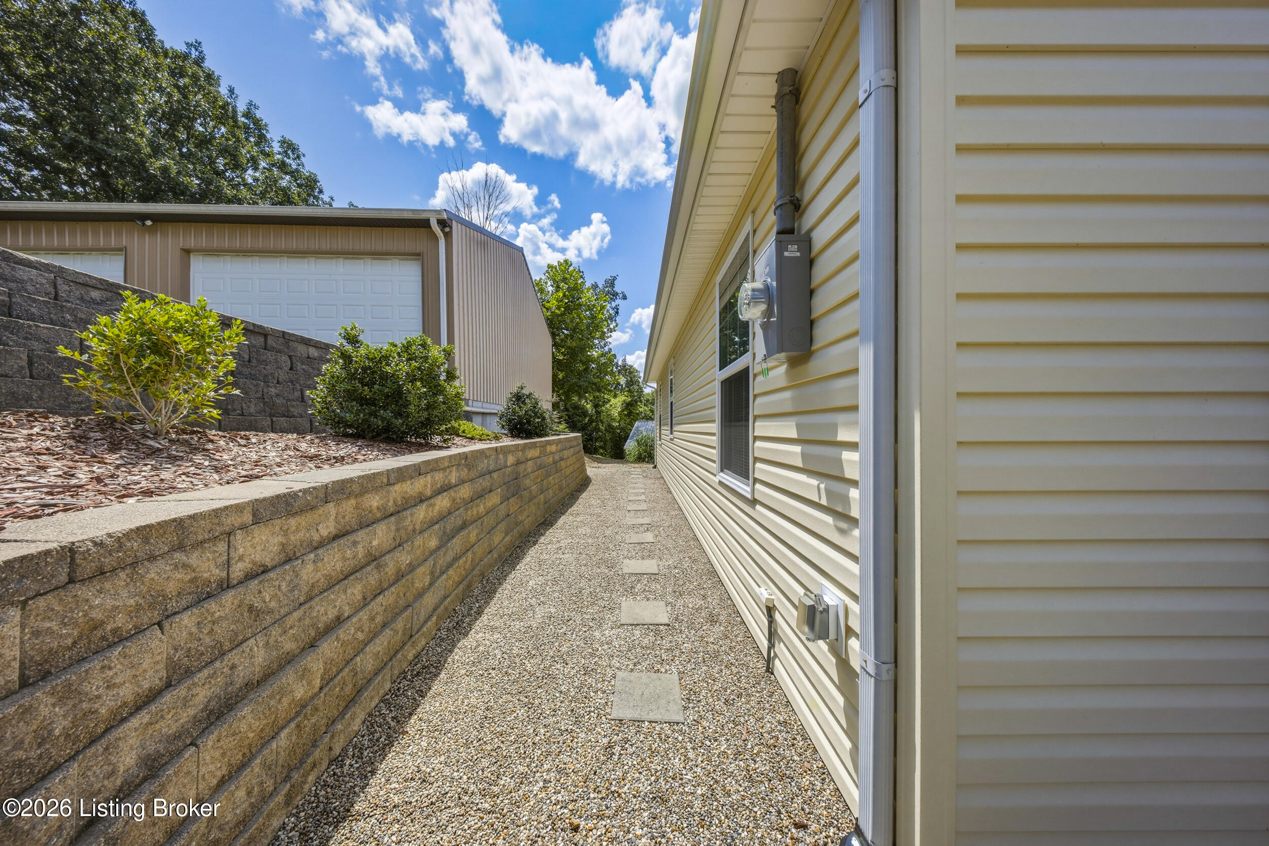 827 Lakeview Cir Property Photo 25