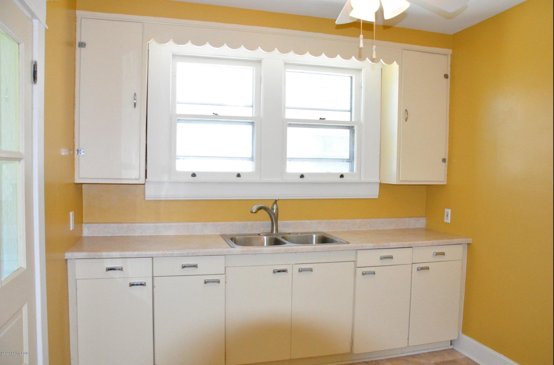 3829 Elmwood Ave Property Photo 11