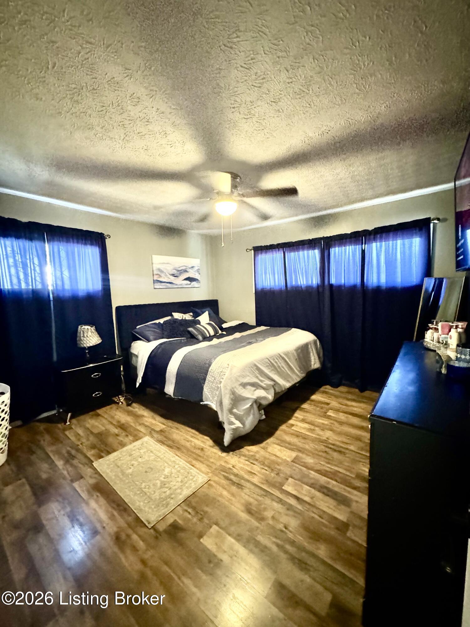 2910 Garey Ln Property Photo 11