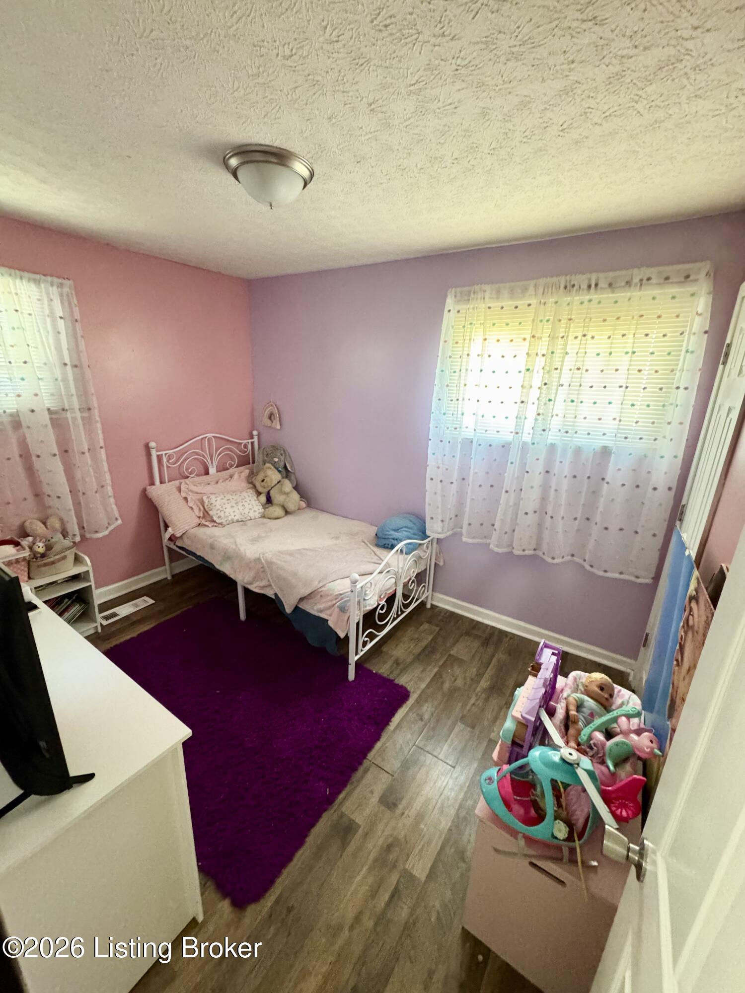 2910 Garey Ln Property Photo 13