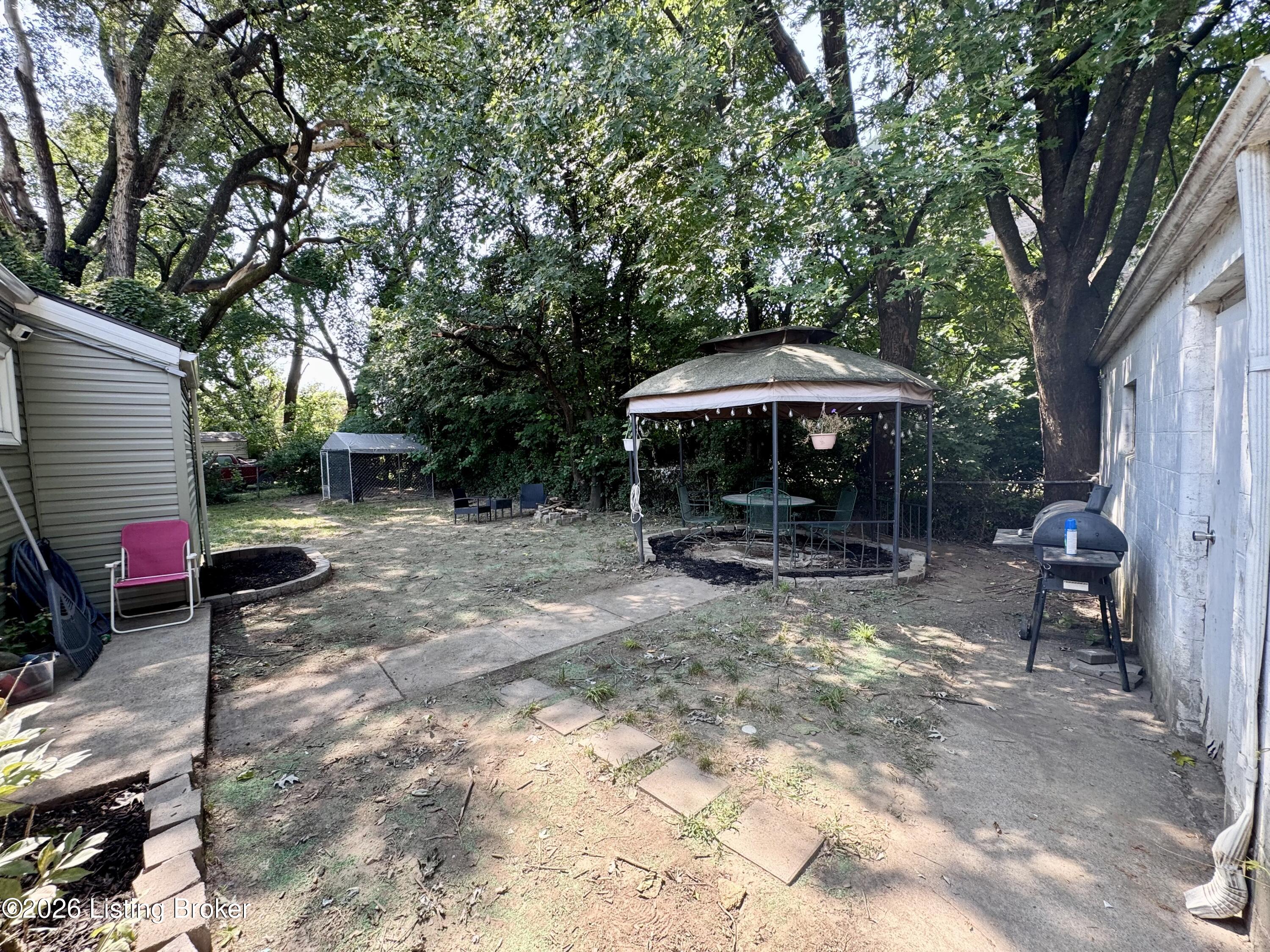 2910 Garey Ln Property Photo 17