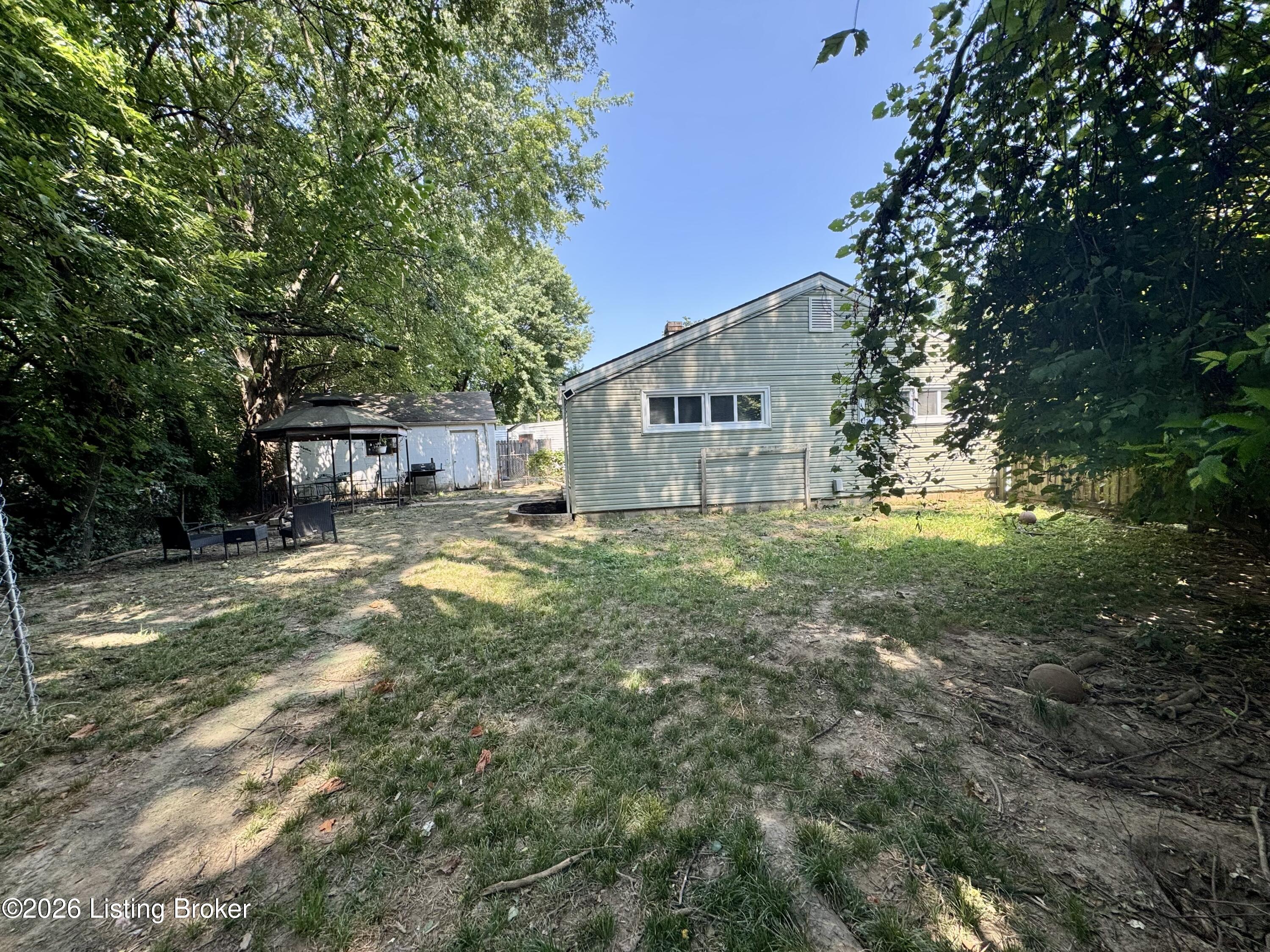 2910 Garey Ln Property Photo 18