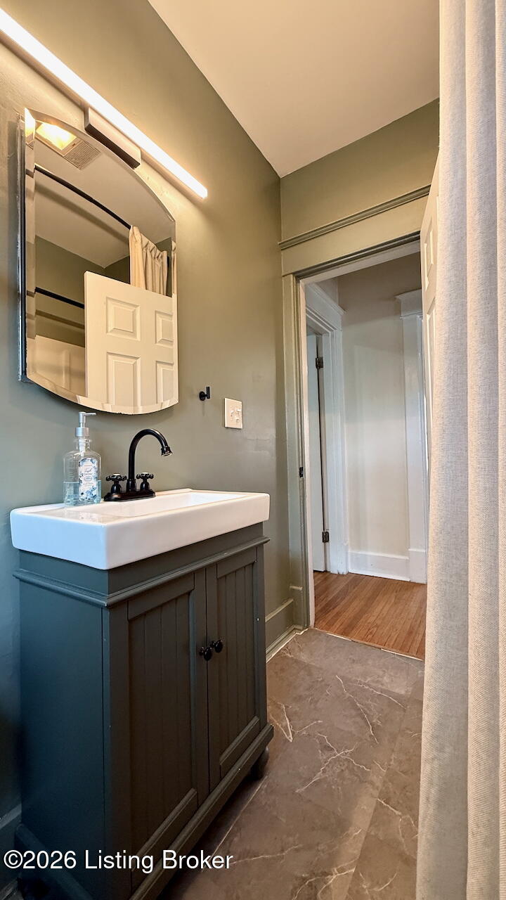 2213 Grinstead Dr Property Photo 23