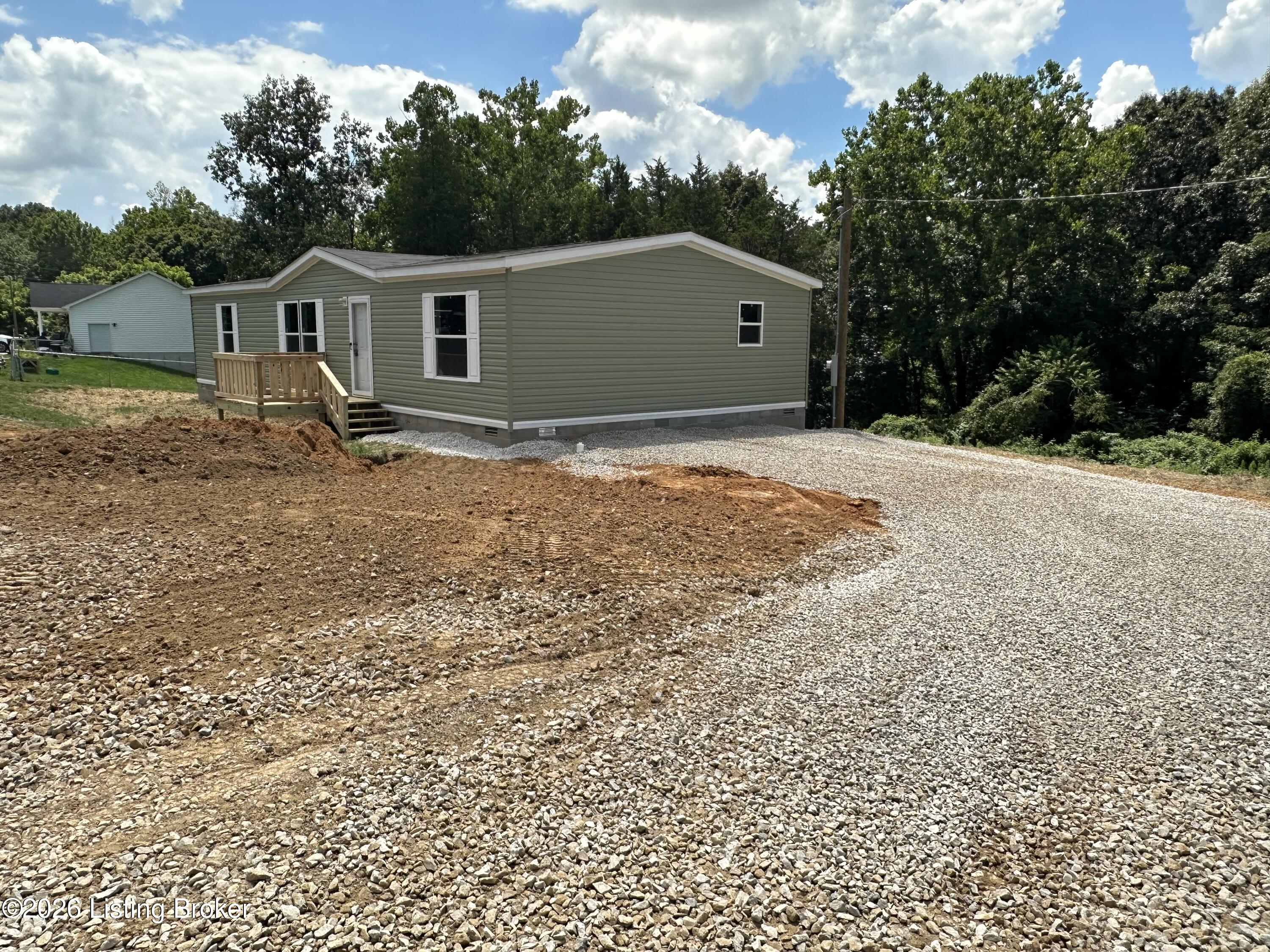 225 Browning Dr Property Photo 4