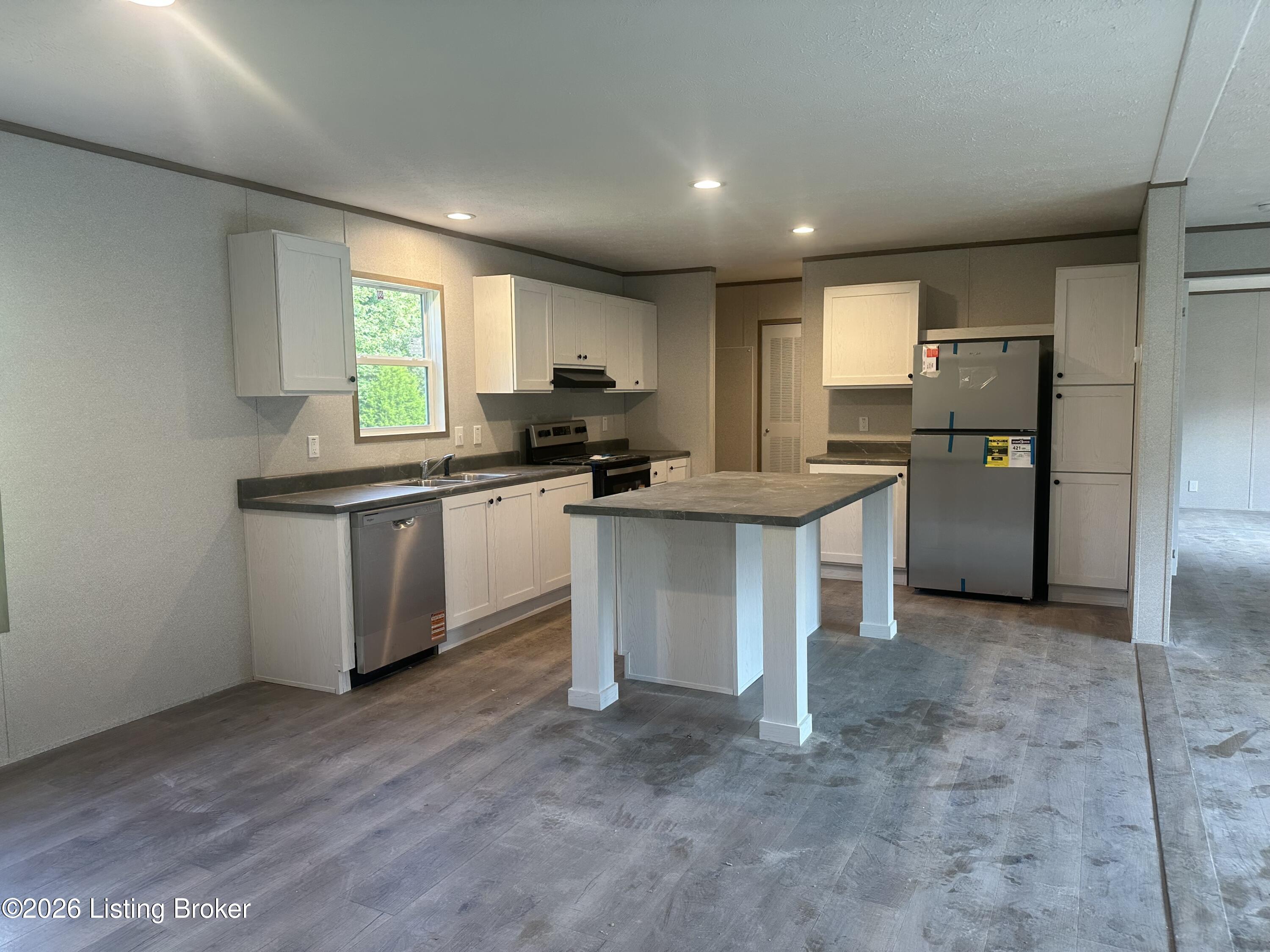 225 Browning Dr Property Photo 6