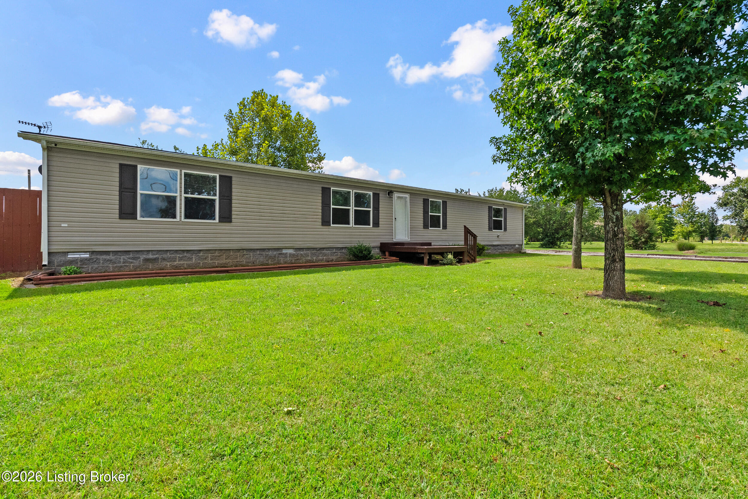 1379 Beech Grove Rd Property Photo 3