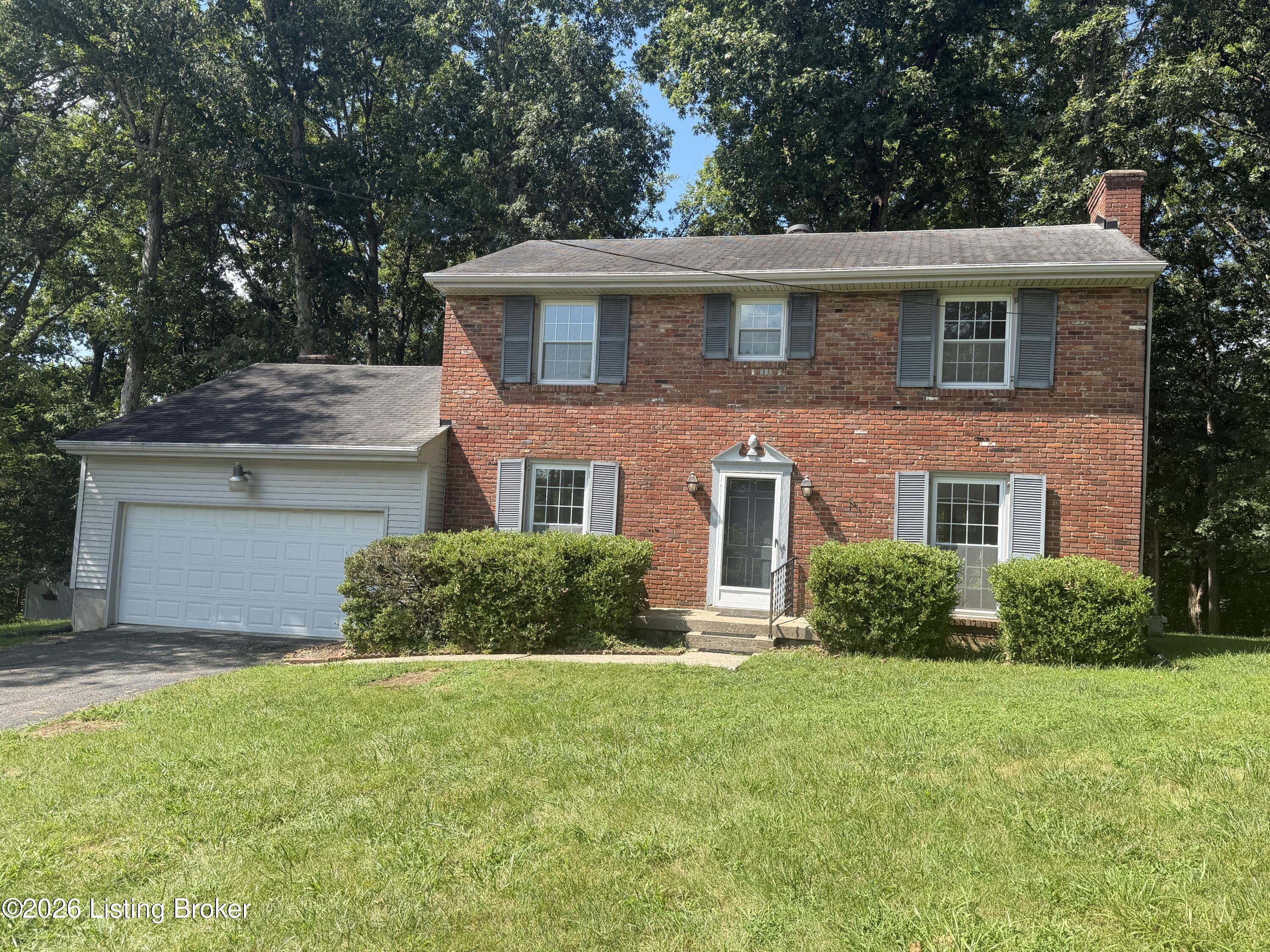 590 Lakeshore Pkwy Property Photo 2