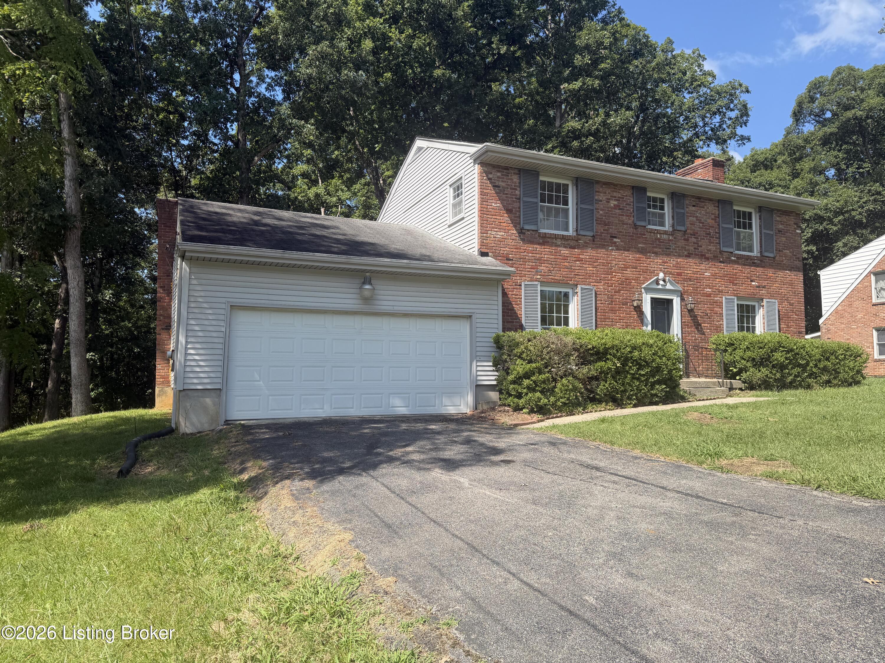 590 Lakeshore Pkwy Property Photo 3