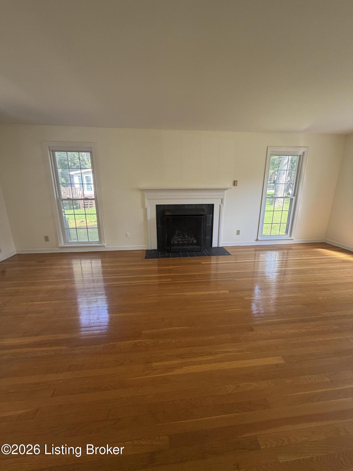 590 Lakeshore Pkwy Property Photo 7