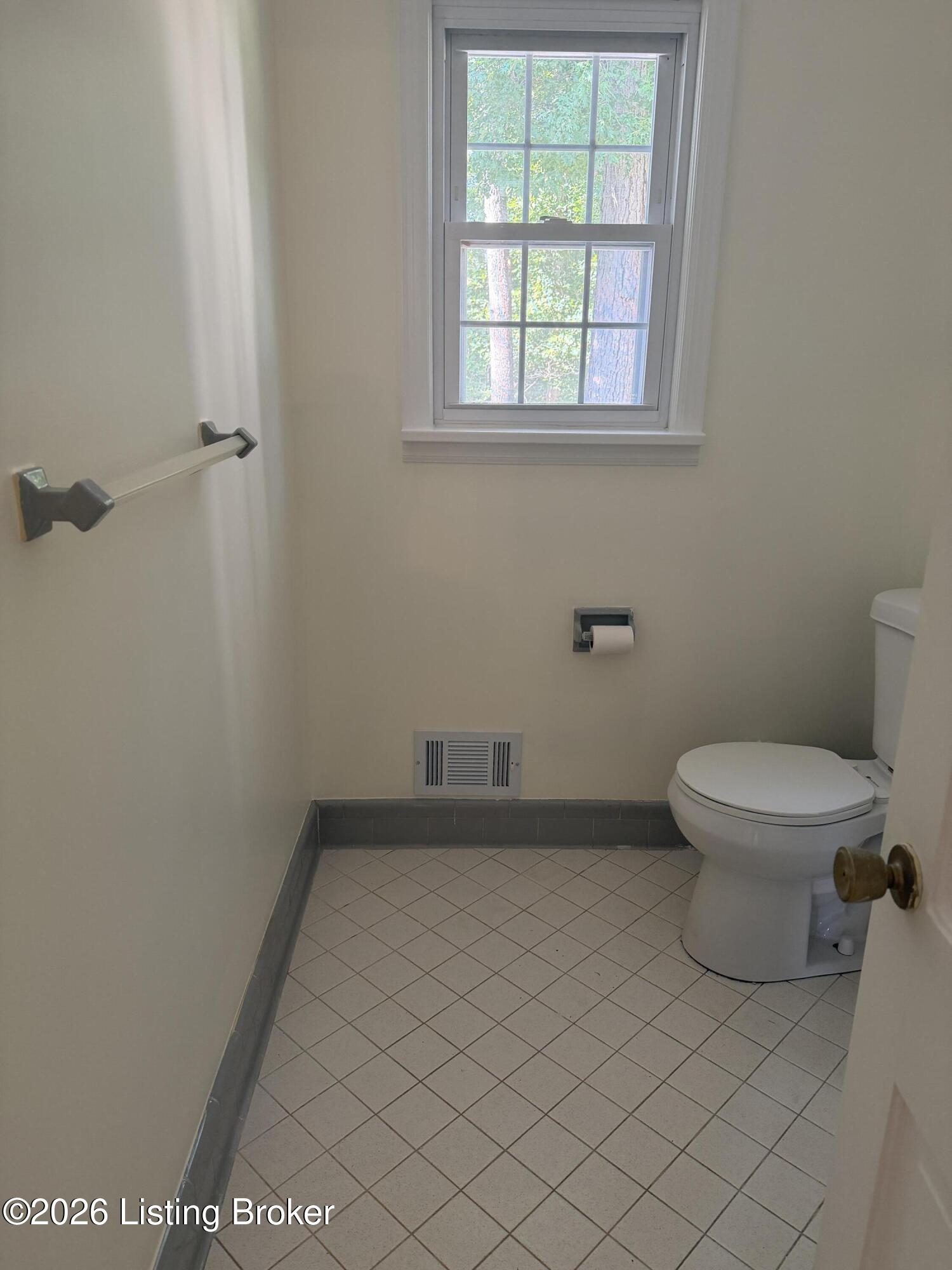 590 Lakeshore Pkwy Property Photo 11
