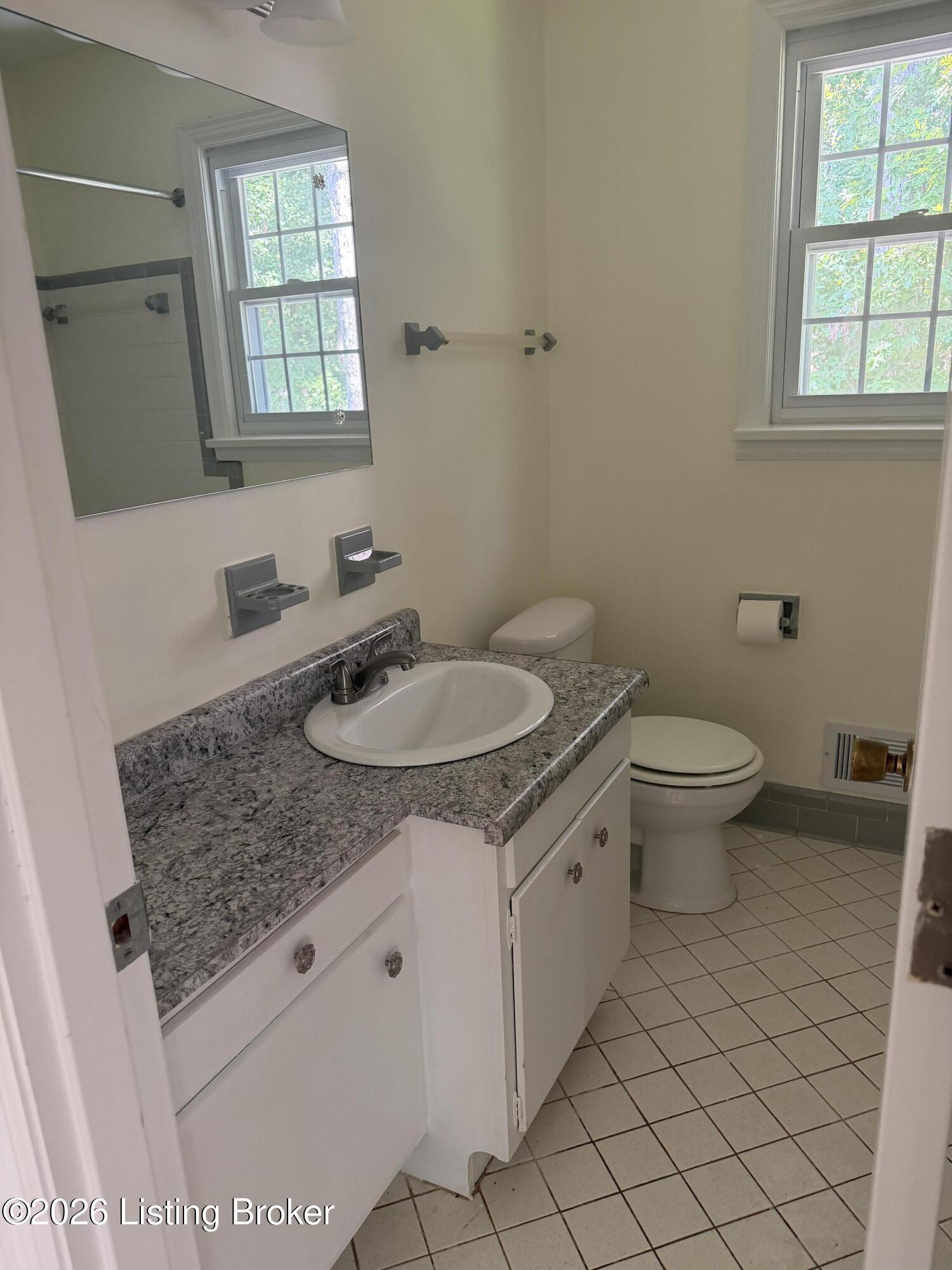 590 Lakeshore Pkwy Property Photo 29