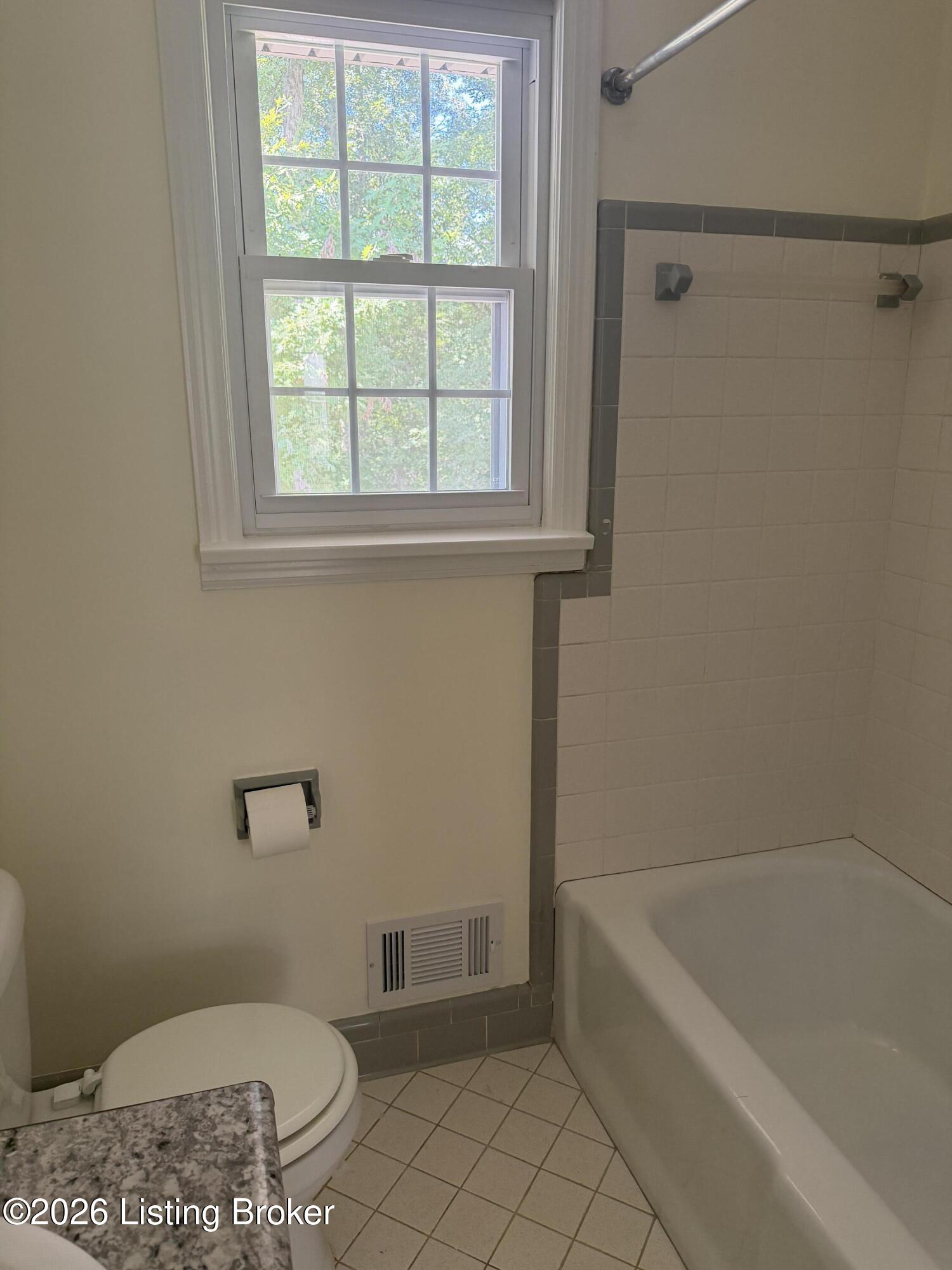 590 Lakeshore Pkwy Property Photo 31