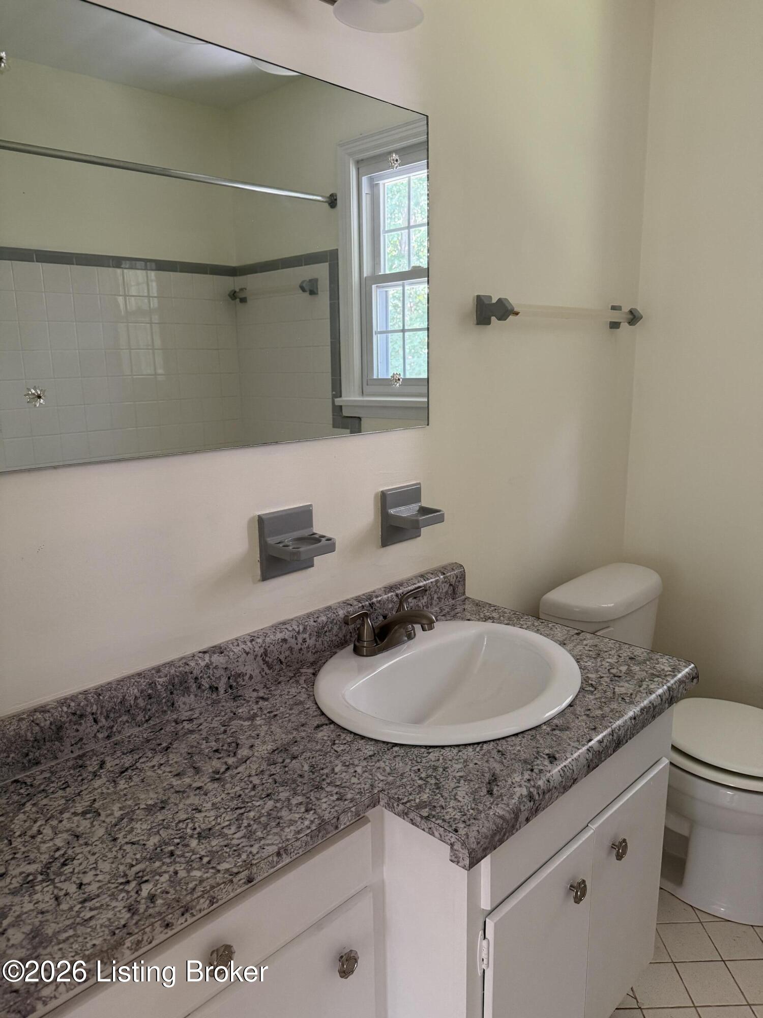 590 Lakeshore Pkwy Property Photo 32