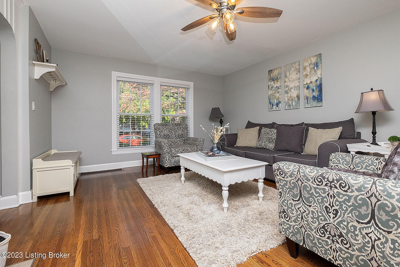 211 S Sherrin Ave Property Photo 3
