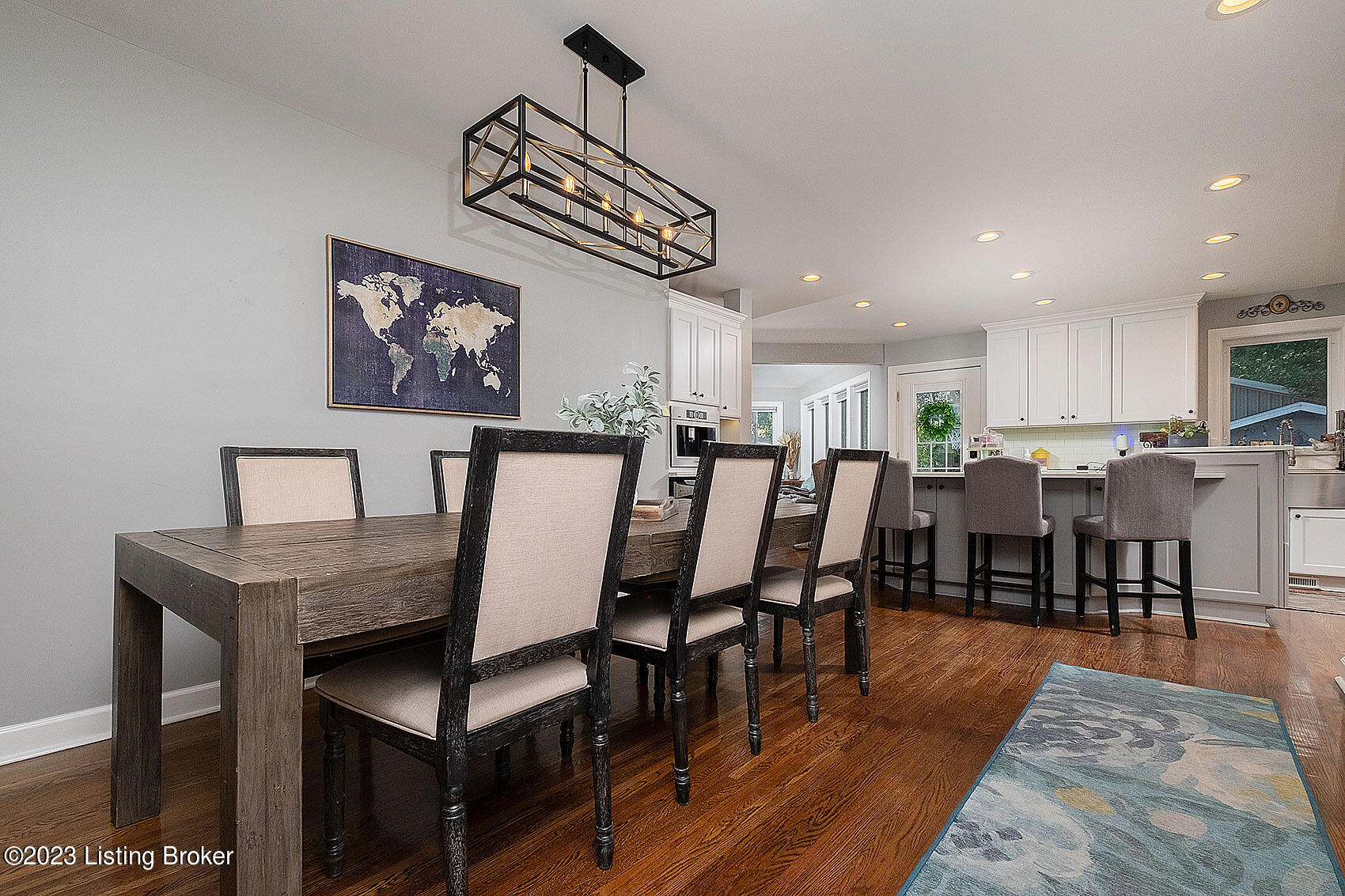 211 S Sherrin Ave Property Photo 8