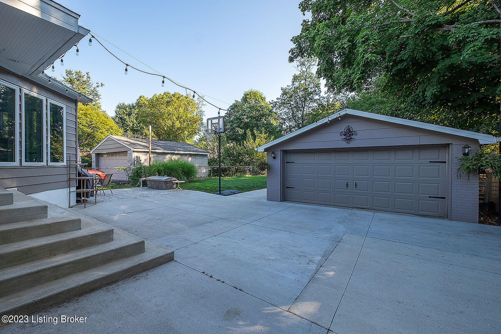 211 S Sherrin Ave Property Photo 38