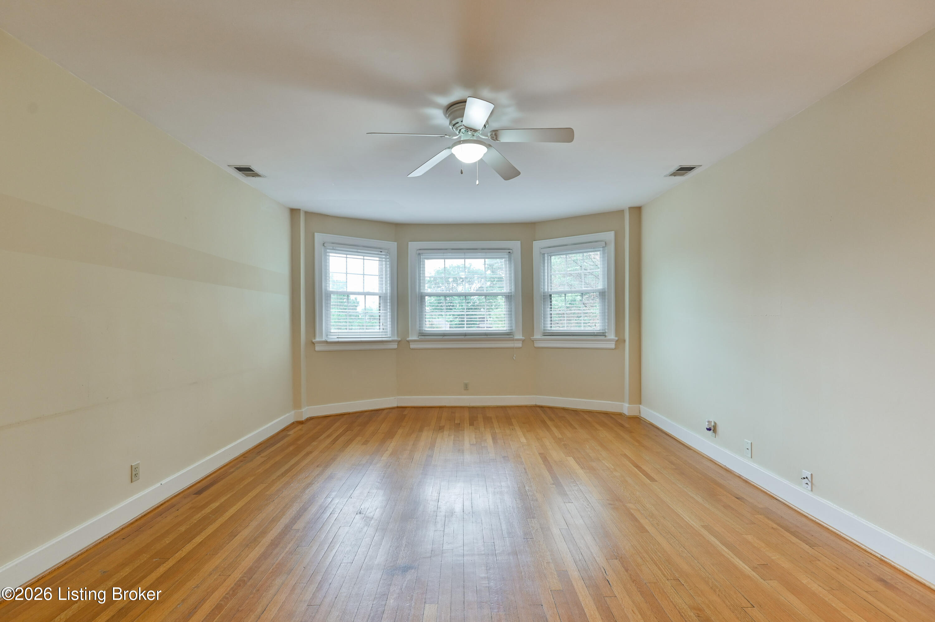 2082 Douglass Blvd Apt 18 Property Photo 5
