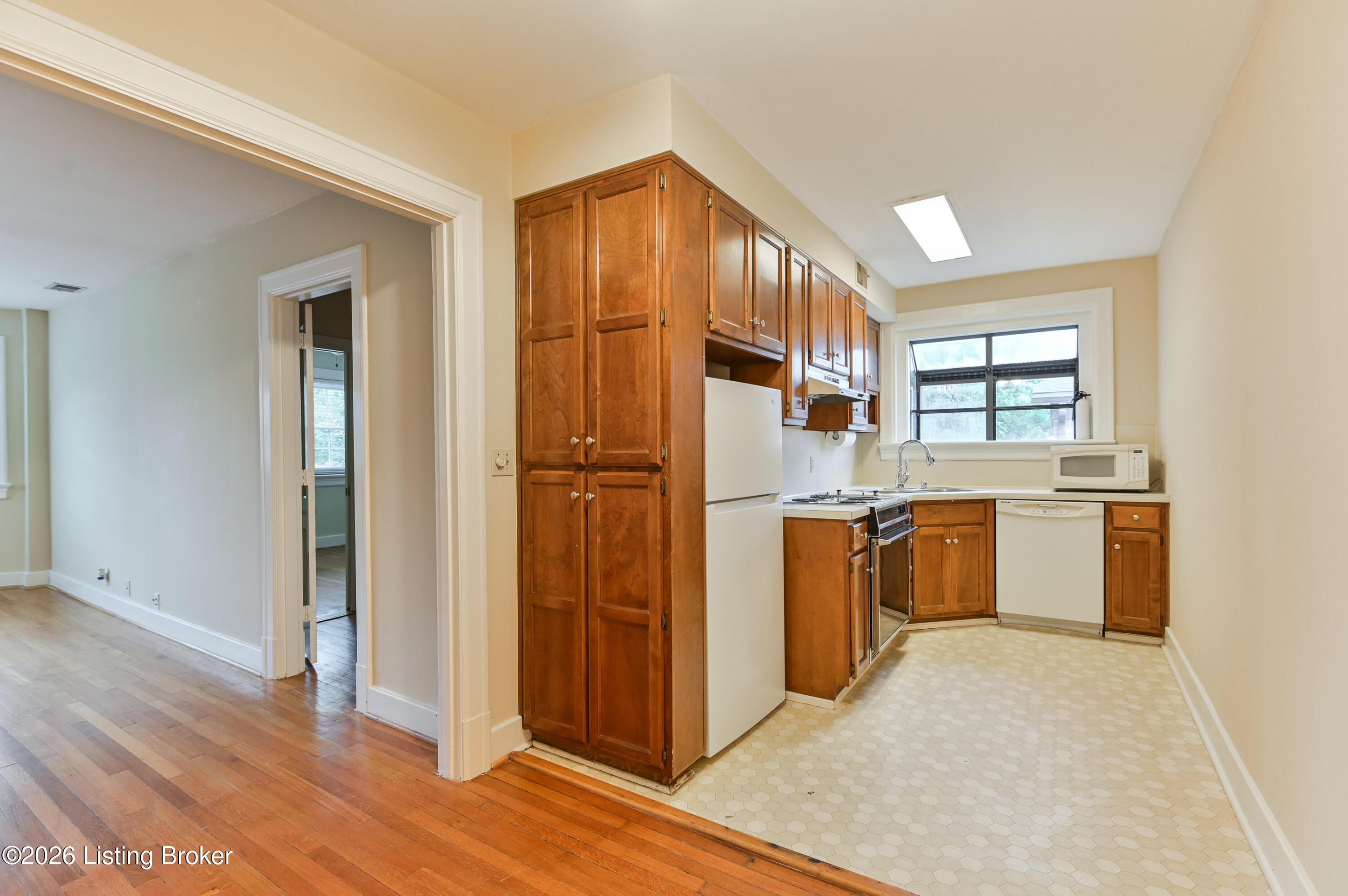 2082 Douglass Blvd Apt 18 Property Photo 10