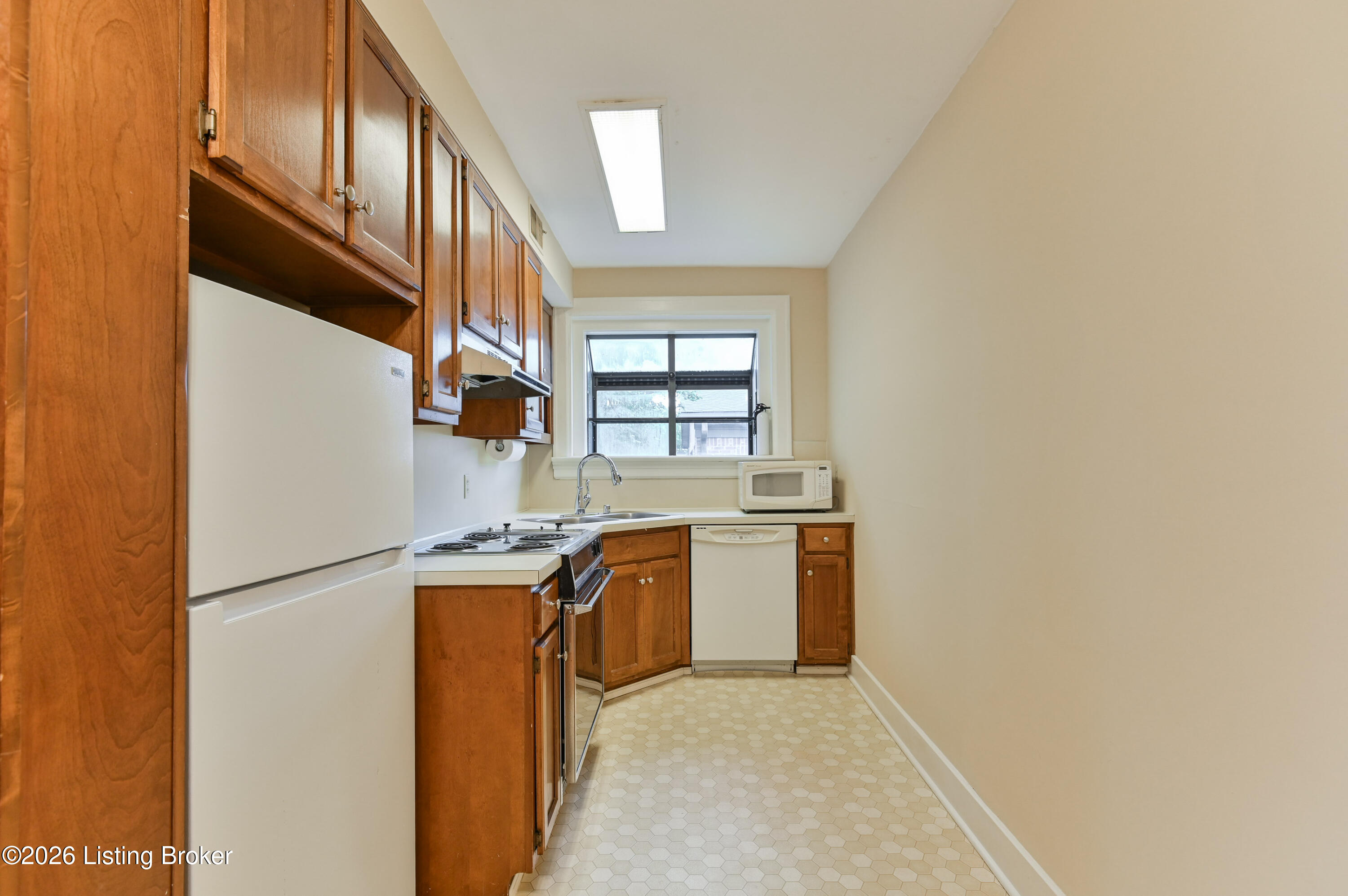 2082 Douglass Blvd Apt 18 Property Photo 11