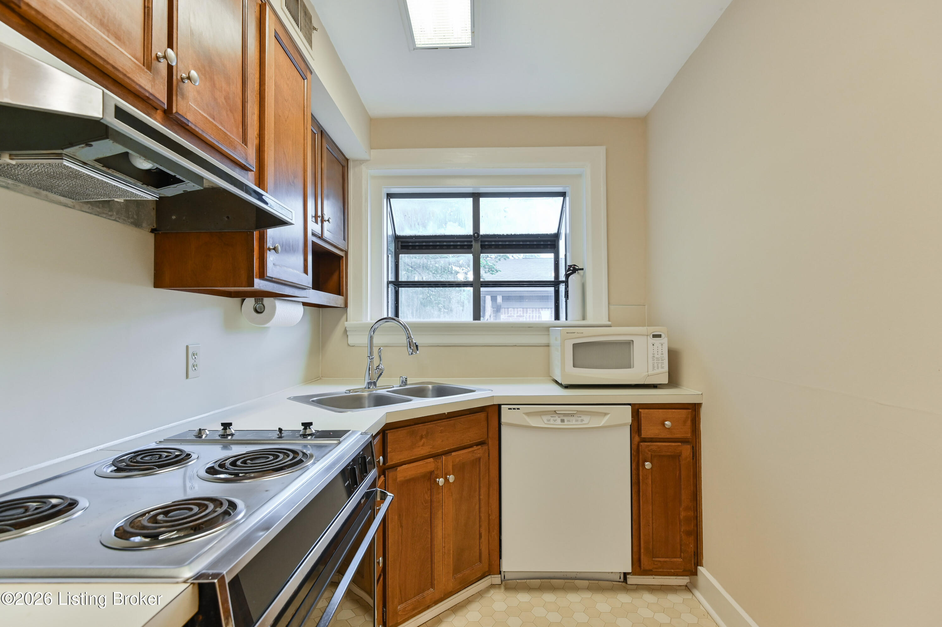 2082 Douglass Blvd Apt 18 Property Photo 13