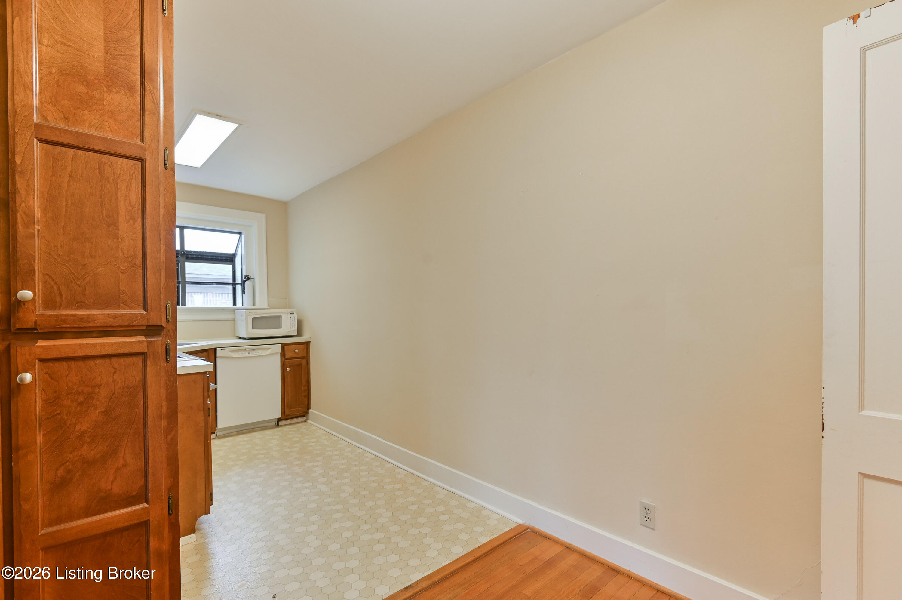 2082 Douglass Blvd Apt 18 Property Photo 16