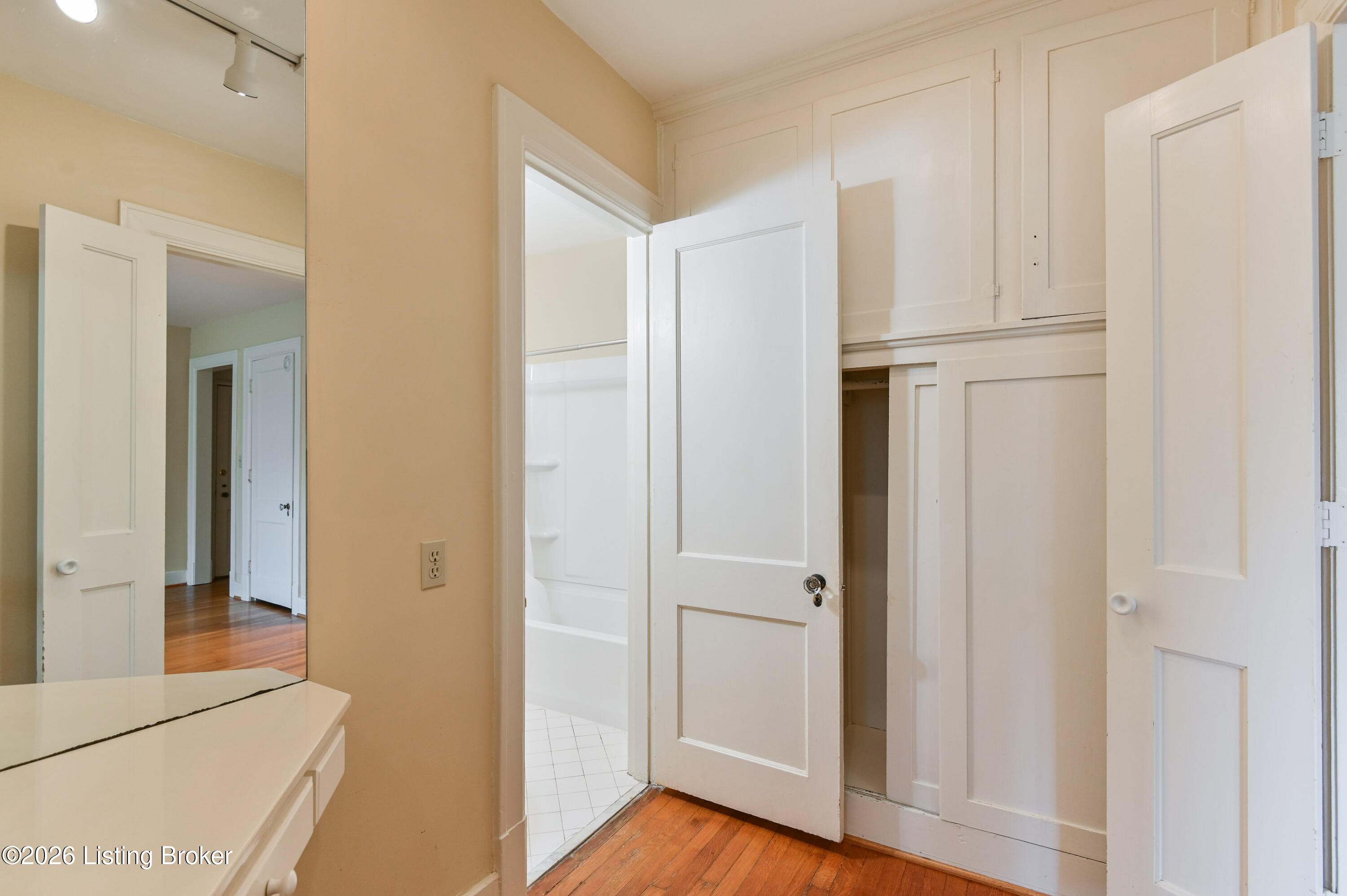 2082 Douglass Blvd Apt 18 Property Photo 18