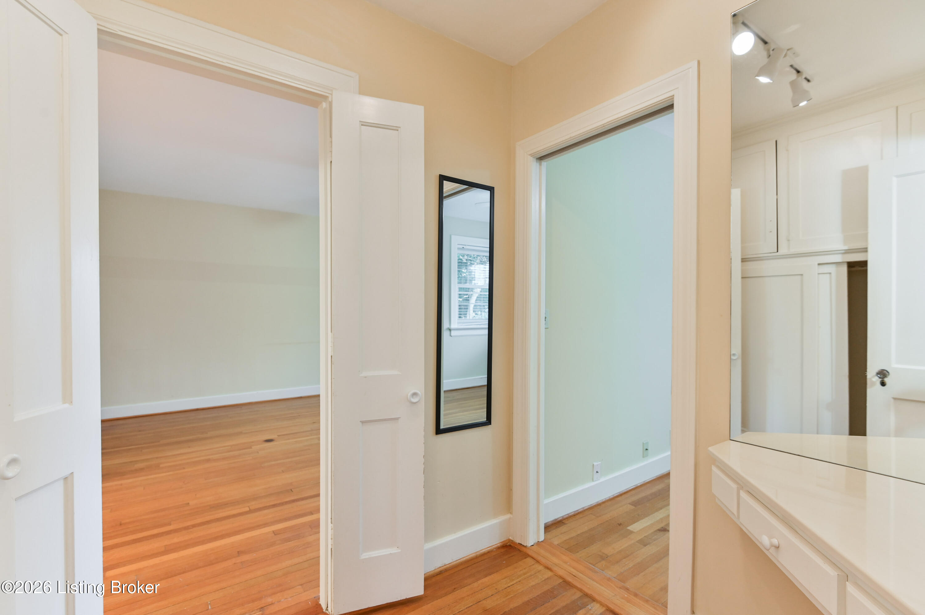 2082 Douglass Blvd Apt 18 Property Photo 21