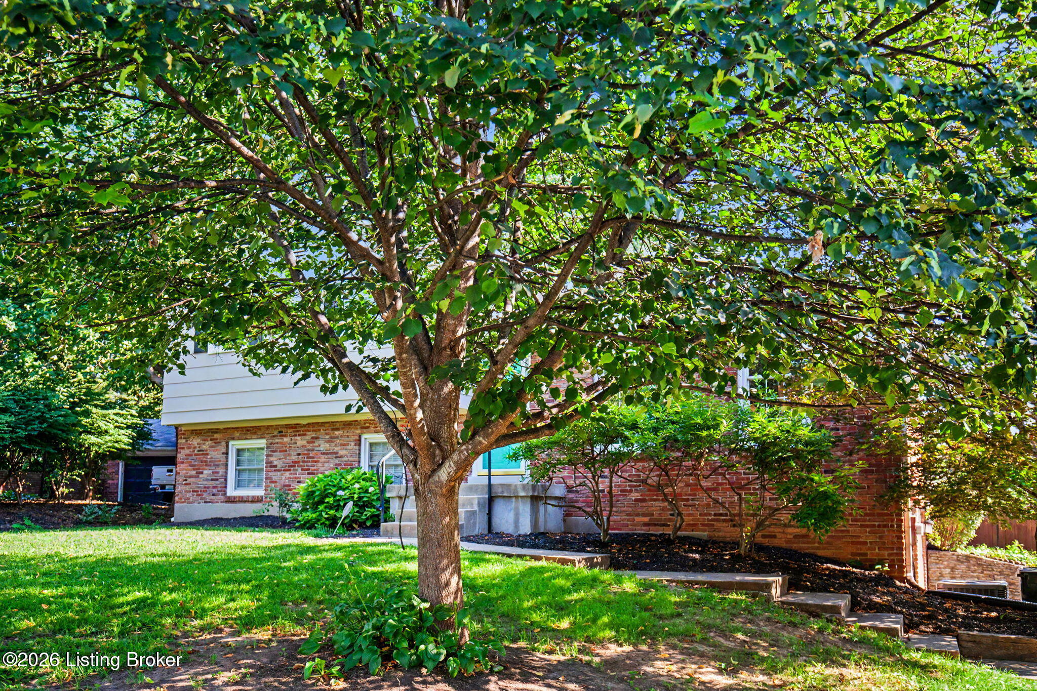 10715 Sunderland Pl Property Photo 2